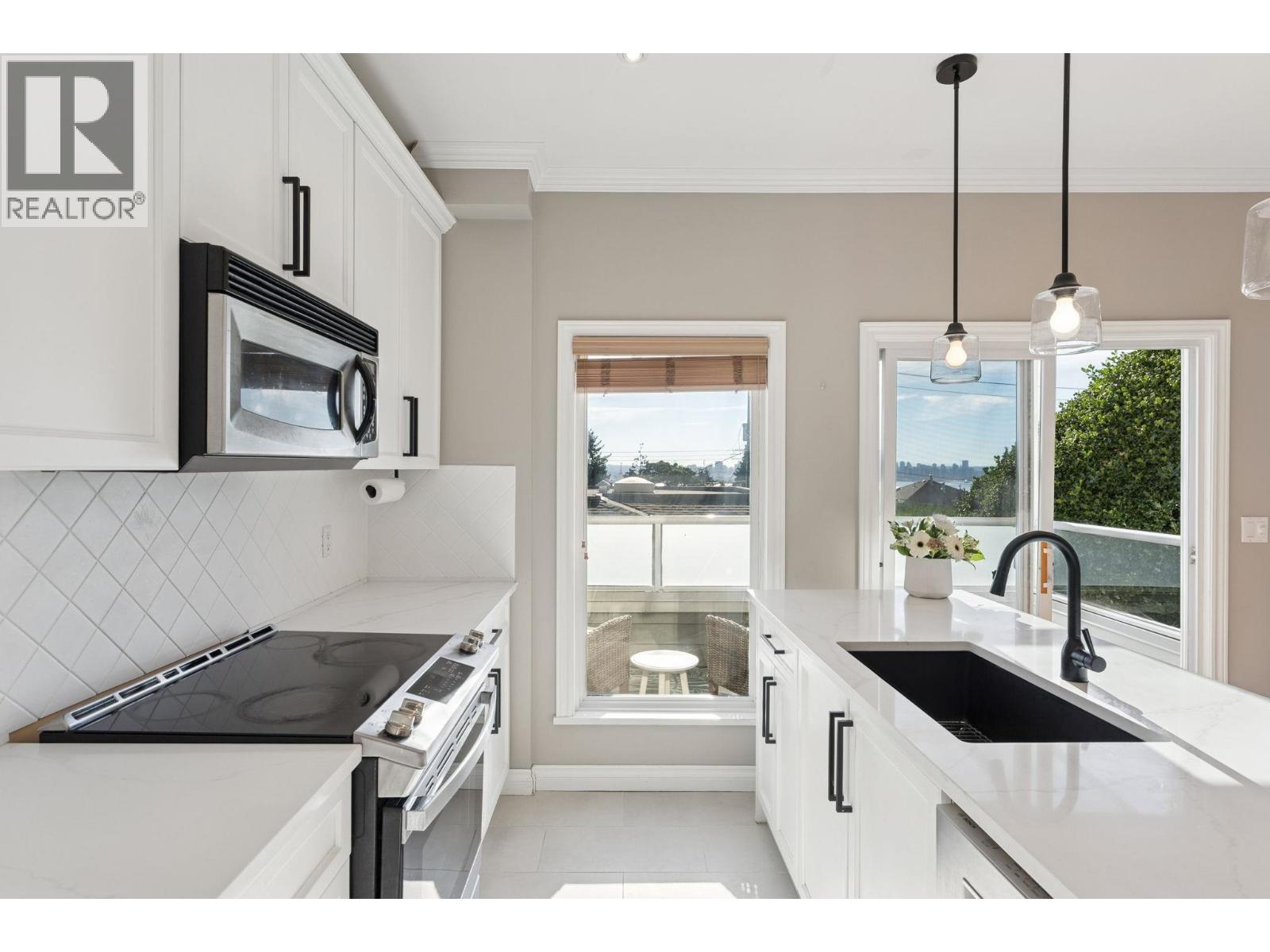 333 E Keith Road, North Vancouver, British Columbia  V7L 1V6 - Photo 8 - R3058381