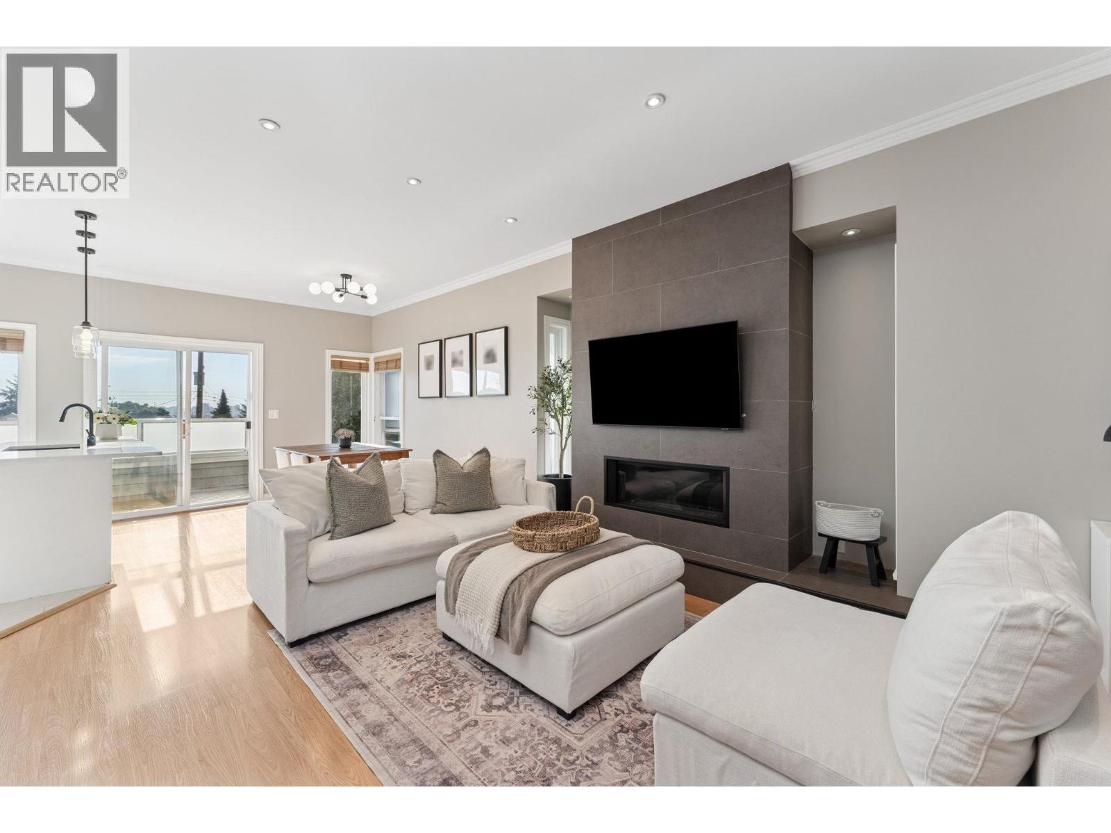 333 E Keith Road, North Vancouver, British Columbia  V7L 1V6 - Photo 5 - R3058381
