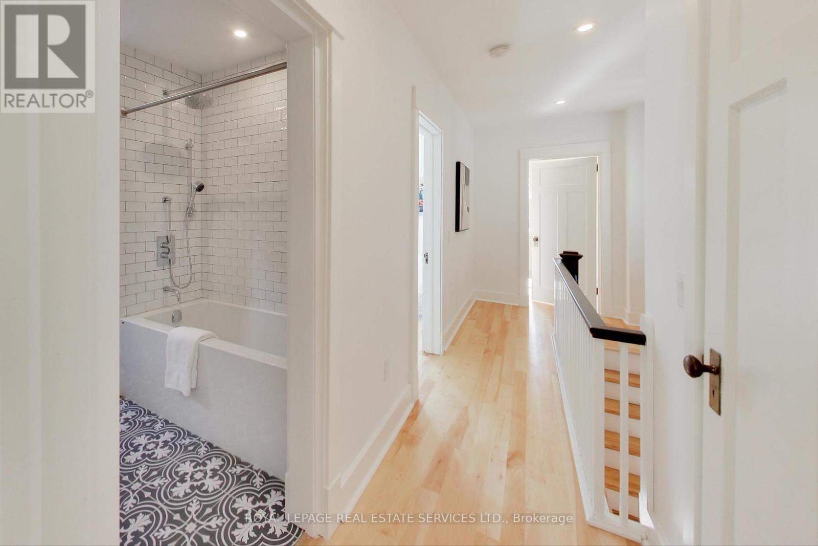 29 Hocken Avenue, Toronto, Ontario  M6G 2K1 - Photo 12 - C12464194