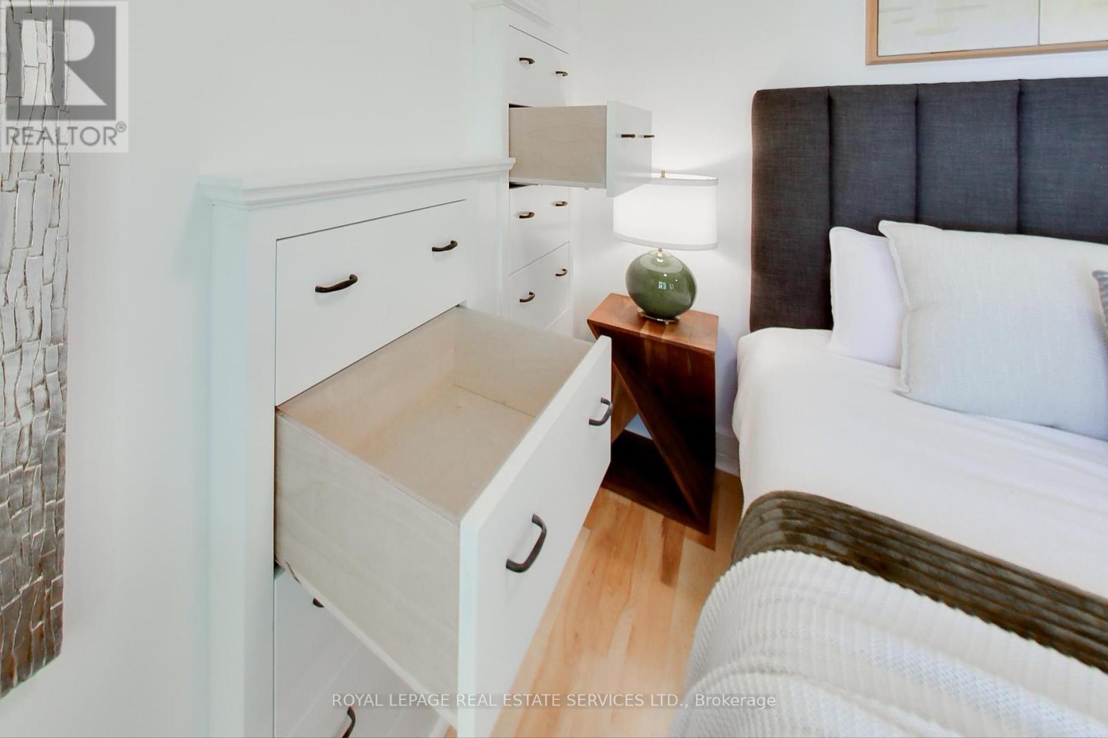 29 Hocken Avenue, Toronto, Ontario  M6G 2K1 - Photo 17 - C12464194
