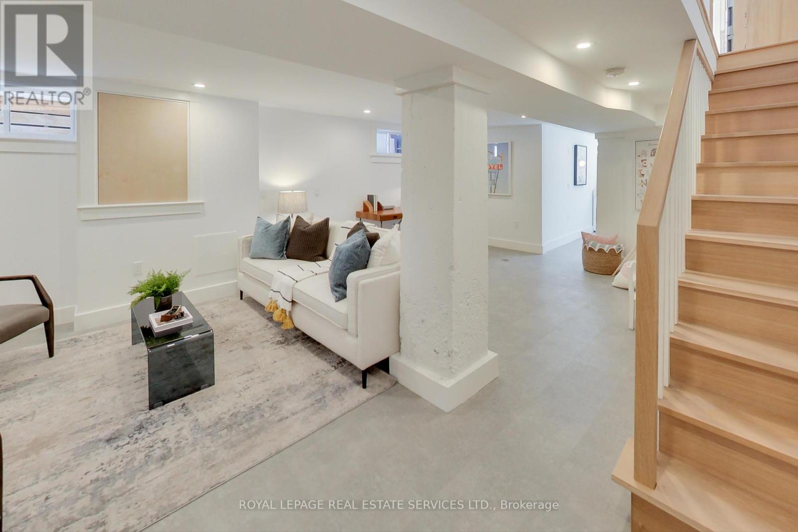 29 Hocken Avenue, Toronto, Ontario  M6G 2K1 - Photo 18 - C12464194