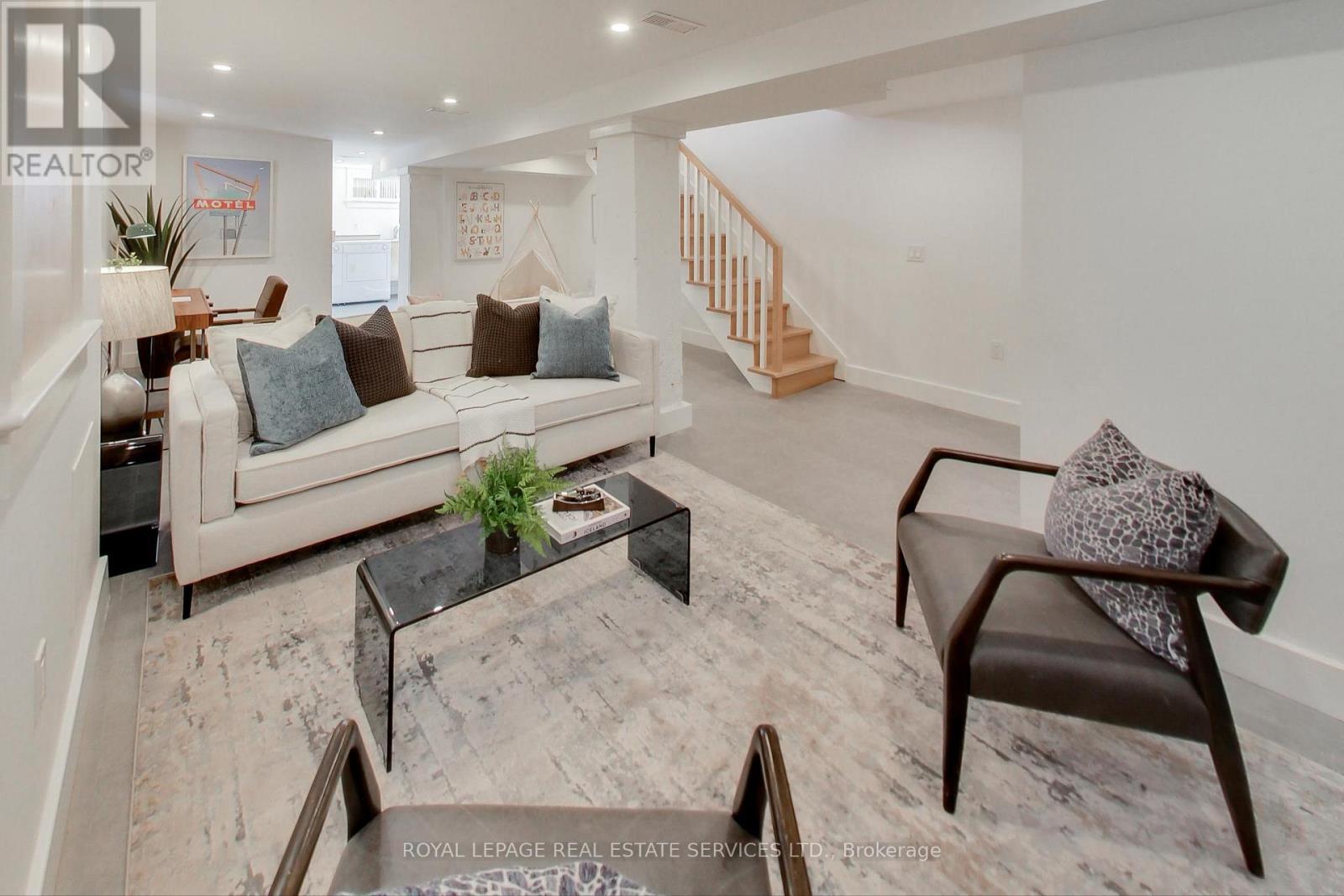 29 Hocken Avenue, Toronto, Ontario  M6G 2K1 - Photo 19 - C12464194