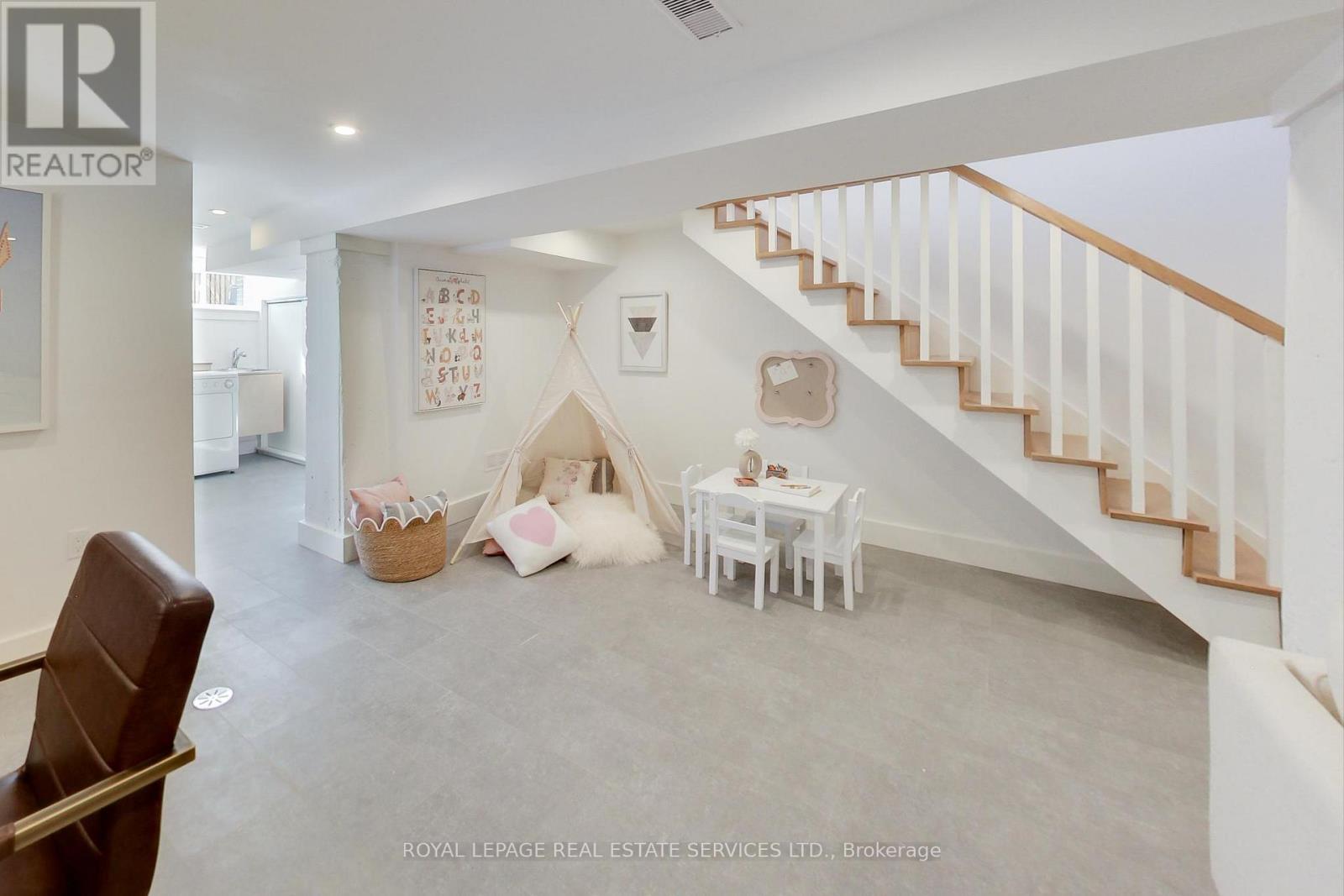 29 Hocken Avenue, Toronto, Ontario  M6G 2K1 - Photo 24 - C12464194