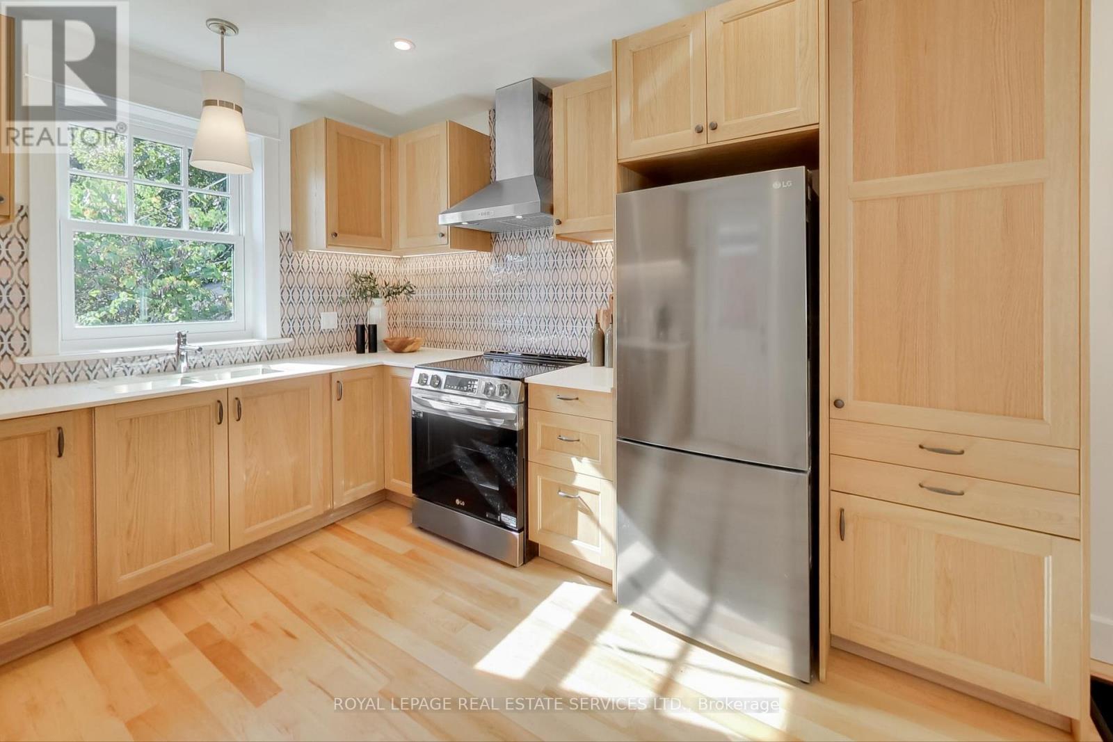 29 Hocken Avenue, Toronto, Ontario  M6G 2K1 - Photo 9 - C12464194