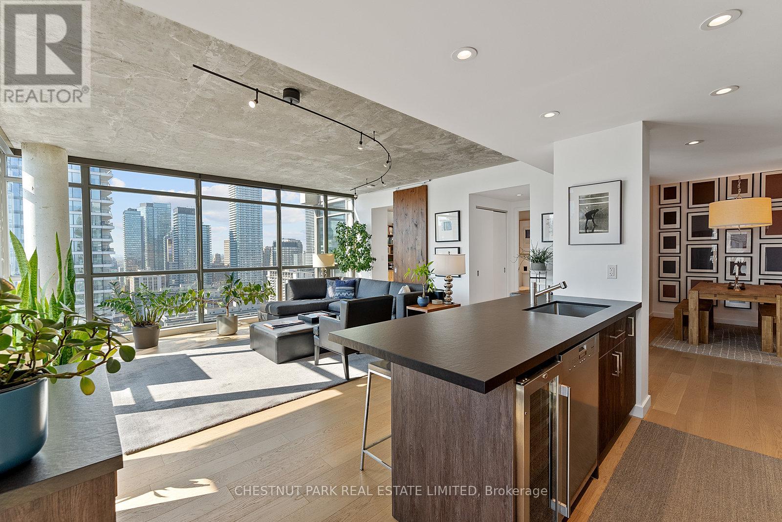 2502 - 281 MUTUAL STREET, Toronto, Ontario