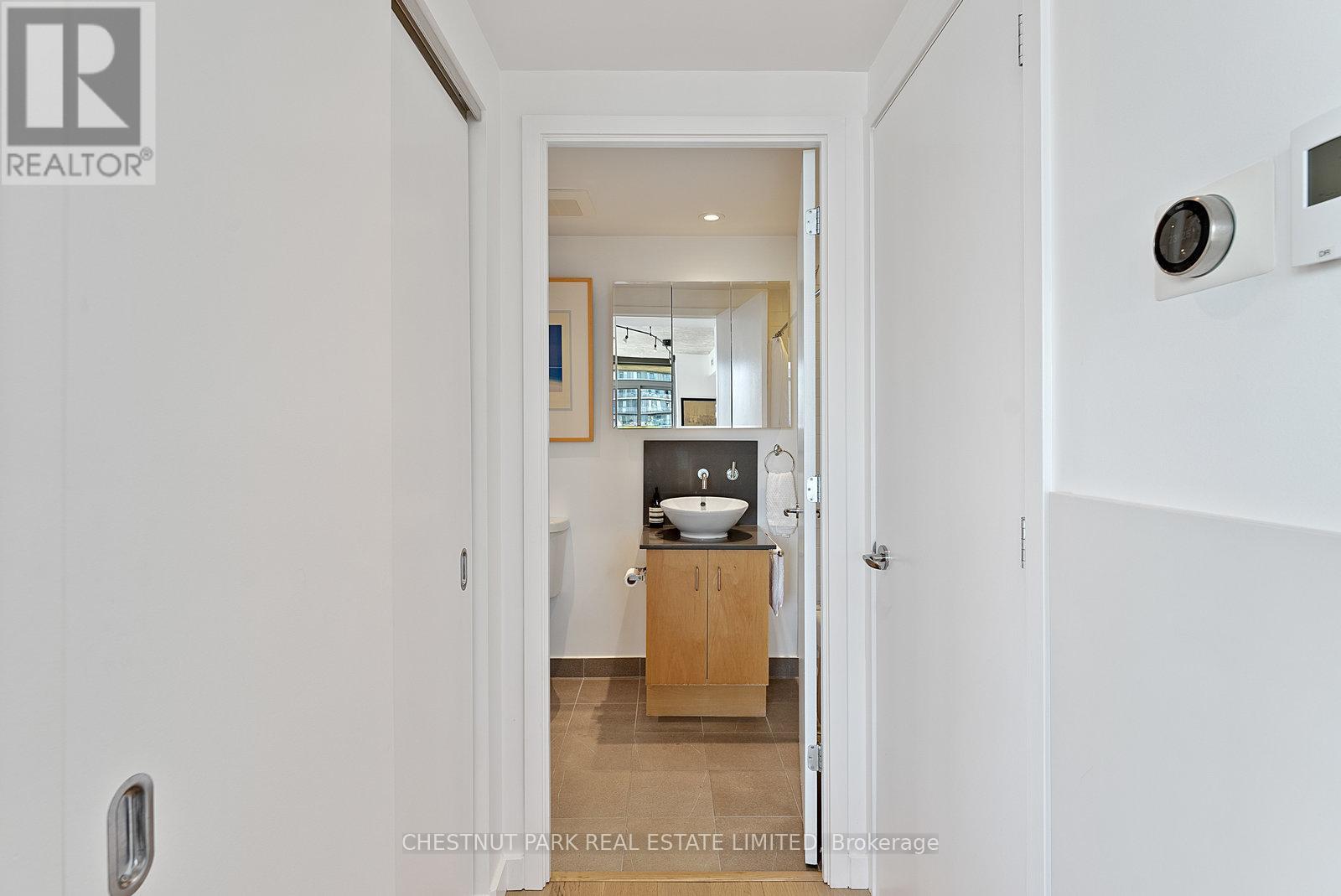 2502 - 281 Mutual Street, Toronto, Ontario  M4Y 3C4 - Photo 34 - C12464227