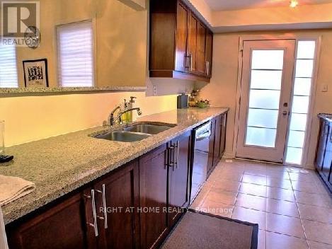 28 Ayers Crescent, Toronto, Ontario  M1L 0C4 - Photo 9 - E12464214
