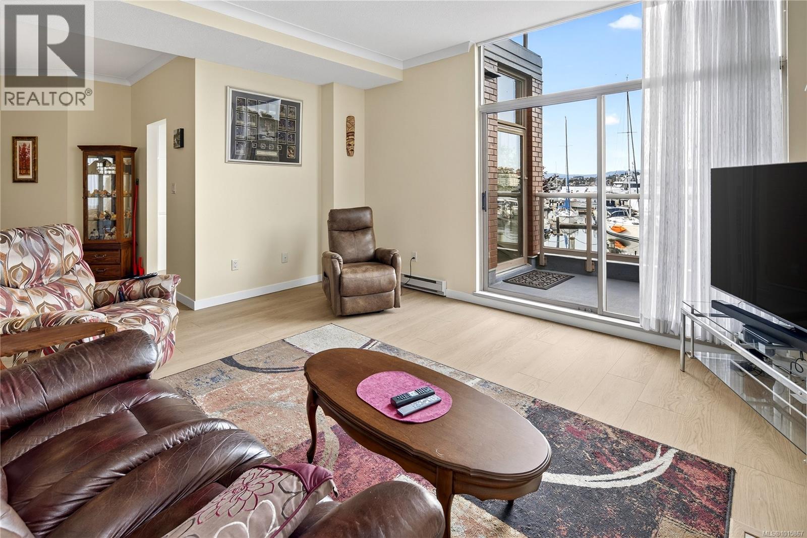 203 636 Montreal St, Victoria, British Columbia  V8V 4Y1 - Photo 11 - 1015867