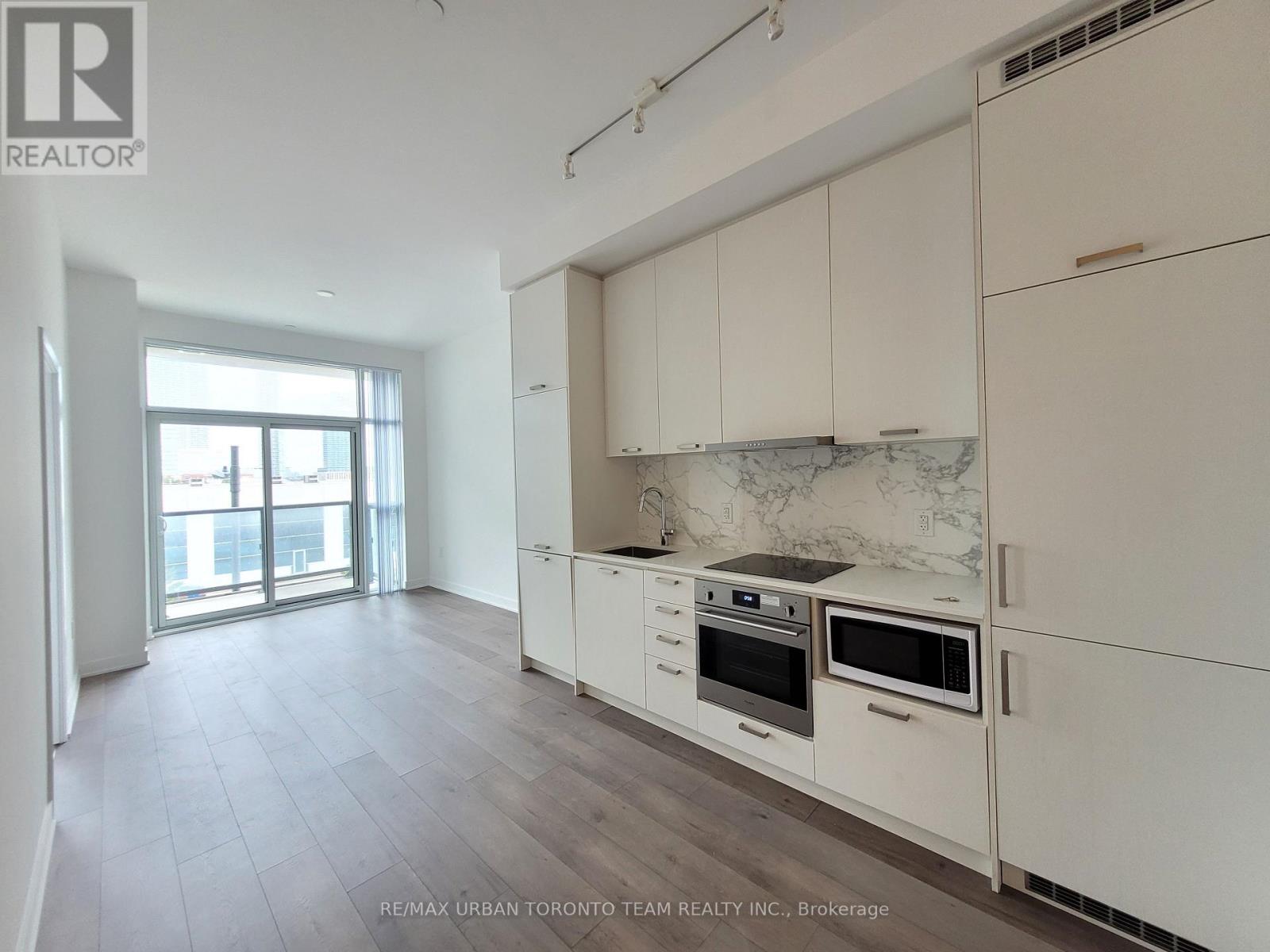 316 - 38 Honeycrisp Crescent, Vaughan, Ontario  L4K 0M7 - Photo 3 - N12464221