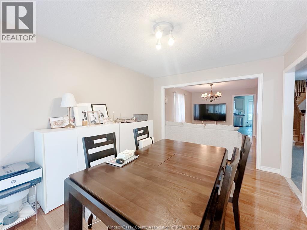 940 Greenpark, Windsor, Ontario  N8P 1J3 - Photo 2 - 25026237