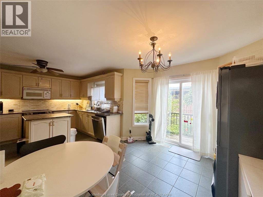 940 Greenpark, Windsor, Ontario  N8P 1J3 - Photo 4 - 25026237