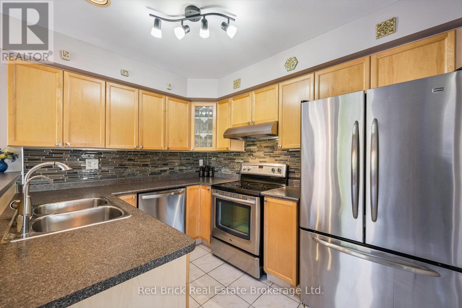 7241 Torrisdale Lane, Mississauga (Meadowvale Village), Ontario  L5N 7Y7 - Photo 11 - W12464244