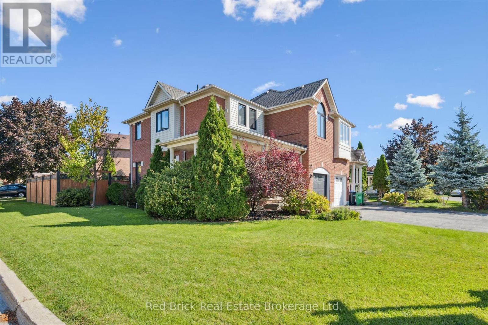 7241 Torrisdale Lane, Mississauga (Meadowvale Village), Ontario  L5N 7Y7 - Photo 3 - W12464244