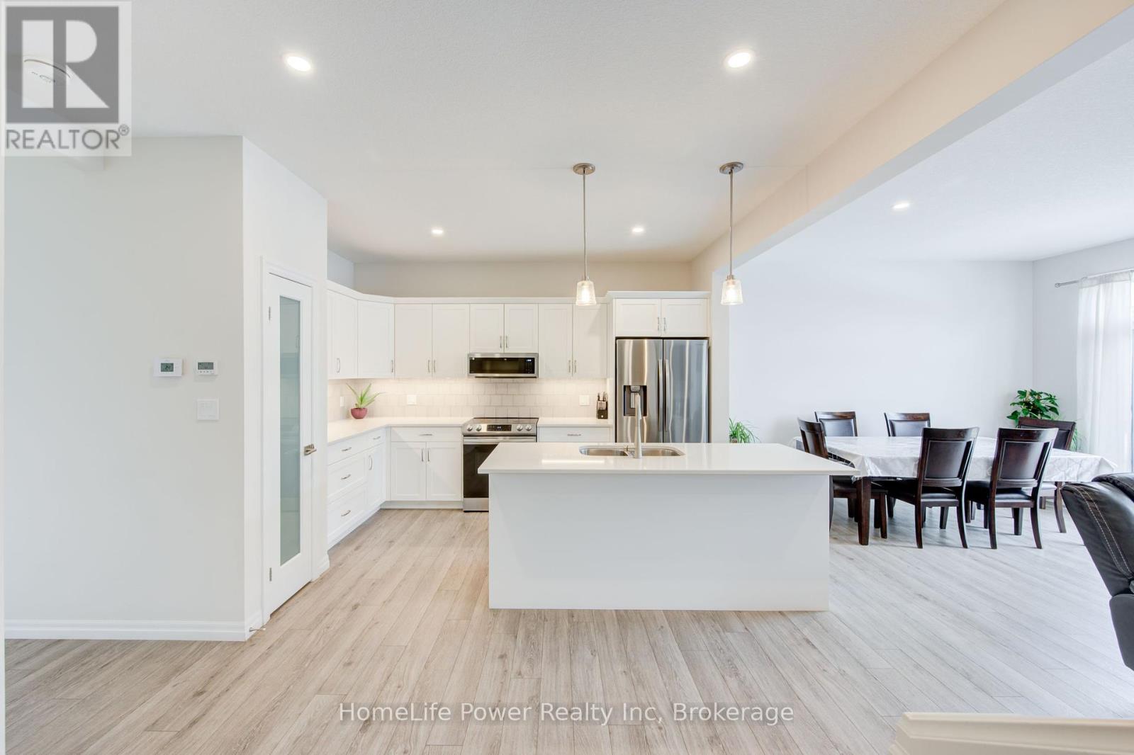 4 Braun Avenue, Tillsonburg, Ontario  N4G 0K5 - Photo 10 - X12464284