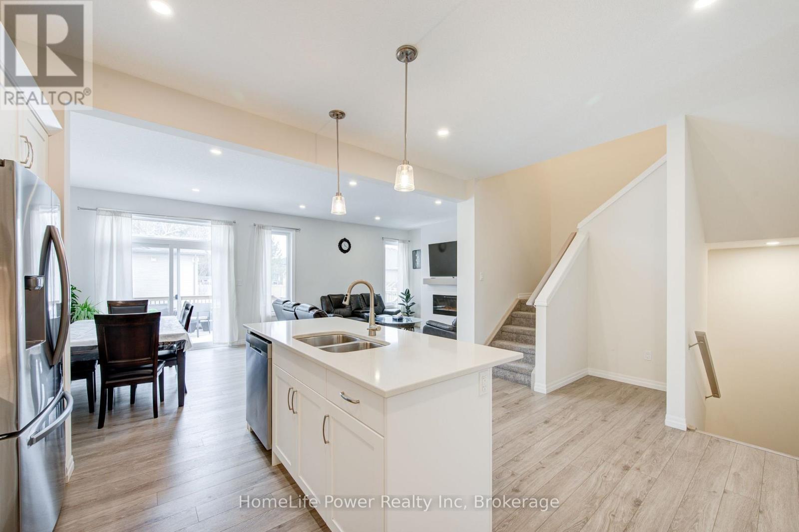 4 Braun Avenue, Tillsonburg, Ontario  N4G 0K5 - Photo 13 - X12464284