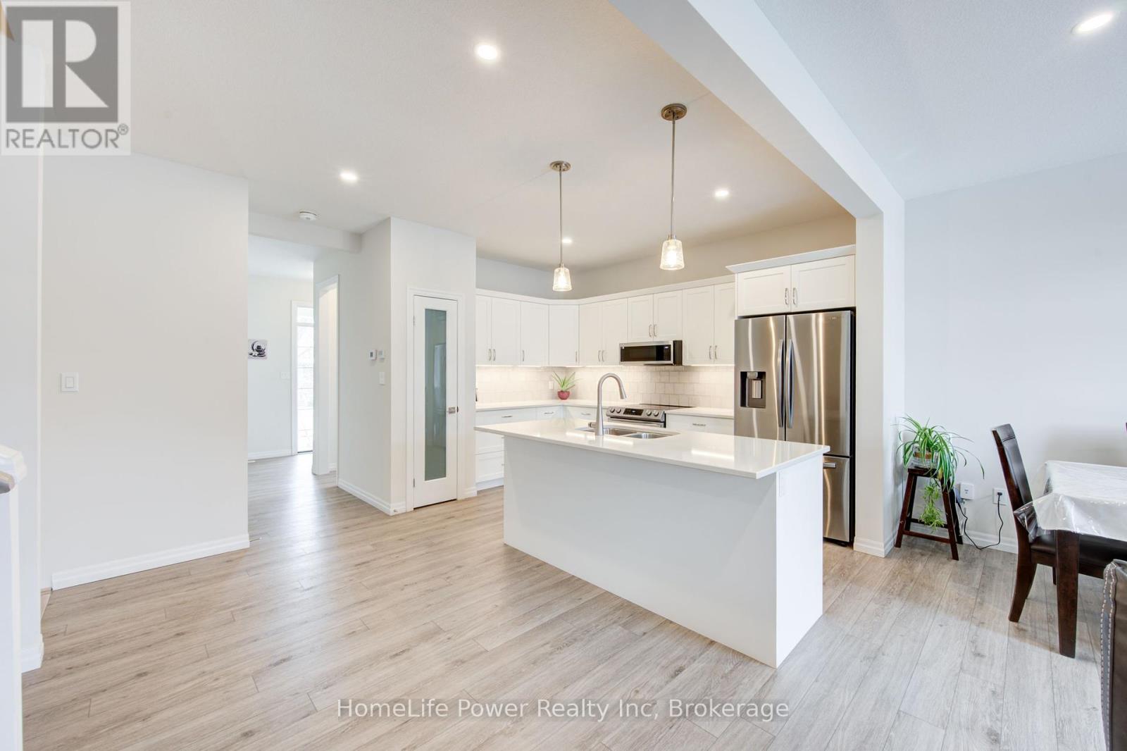 4 Braun Avenue, Tillsonburg, Ontario  N4G 0K5 - Photo 14 - X12464284