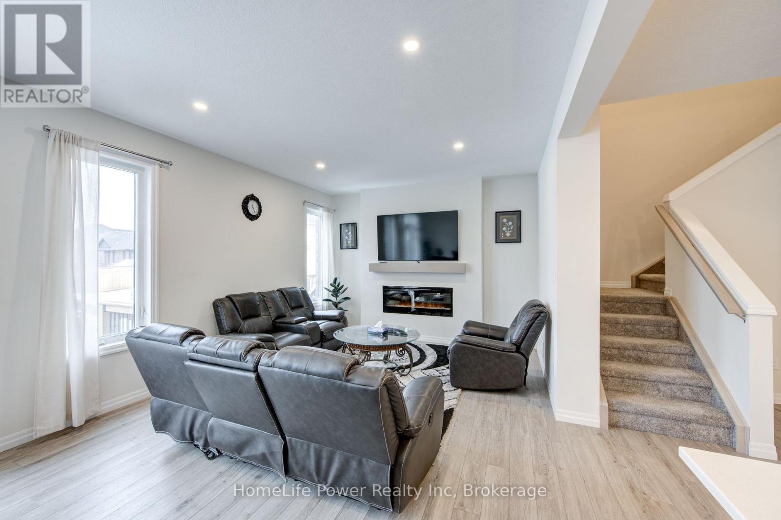 4 Braun Avenue, Tillsonburg, Ontario  N4G 0K5 - Photo 17 - X12464284