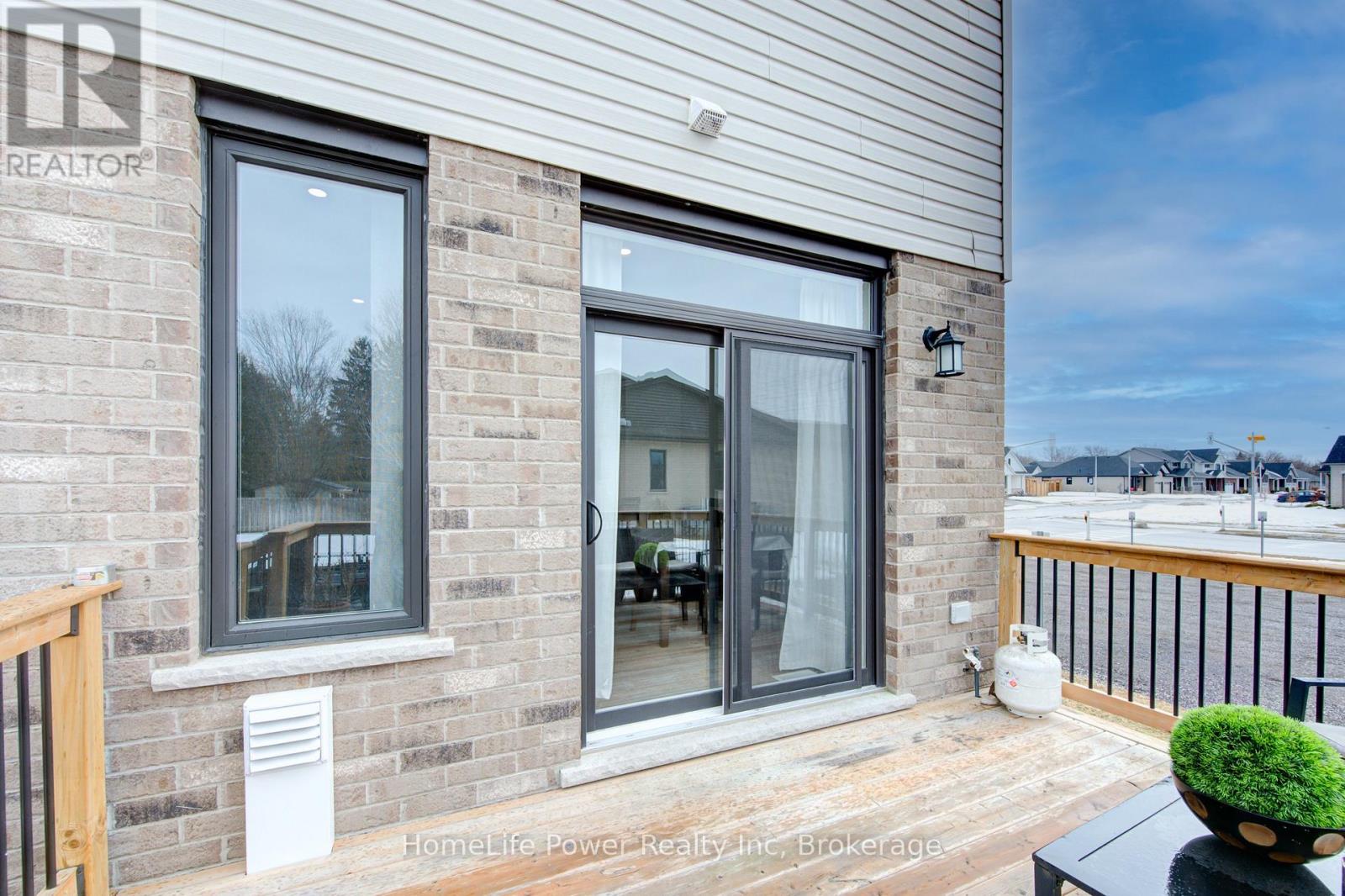 4 Braun Avenue, Tillsonburg, Ontario  N4G 0K5 - Photo 46 - X12464284