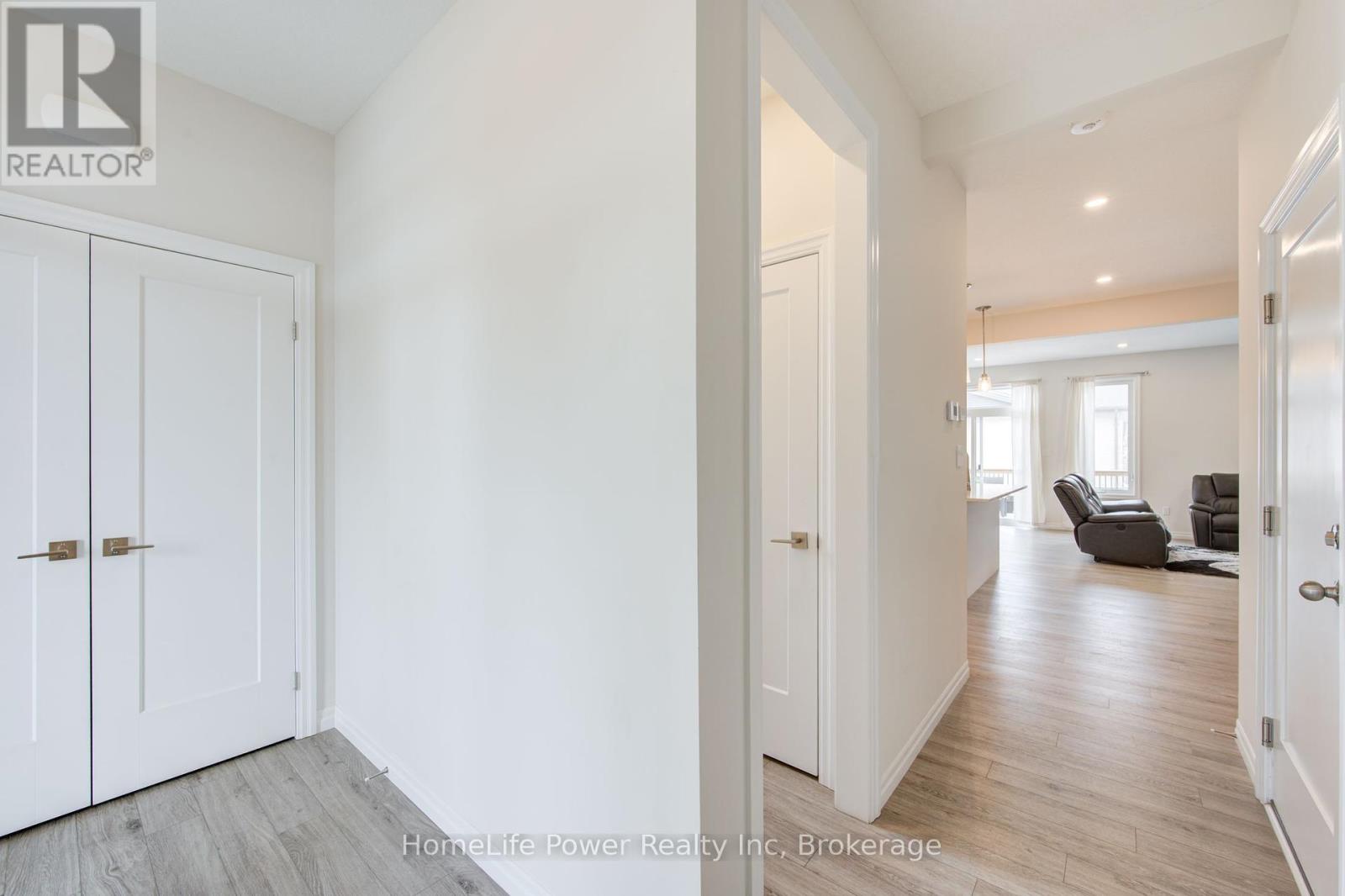4 Braun Avenue, Tillsonburg, Ontario  N4G 0K5 - Photo 7 - X12464284