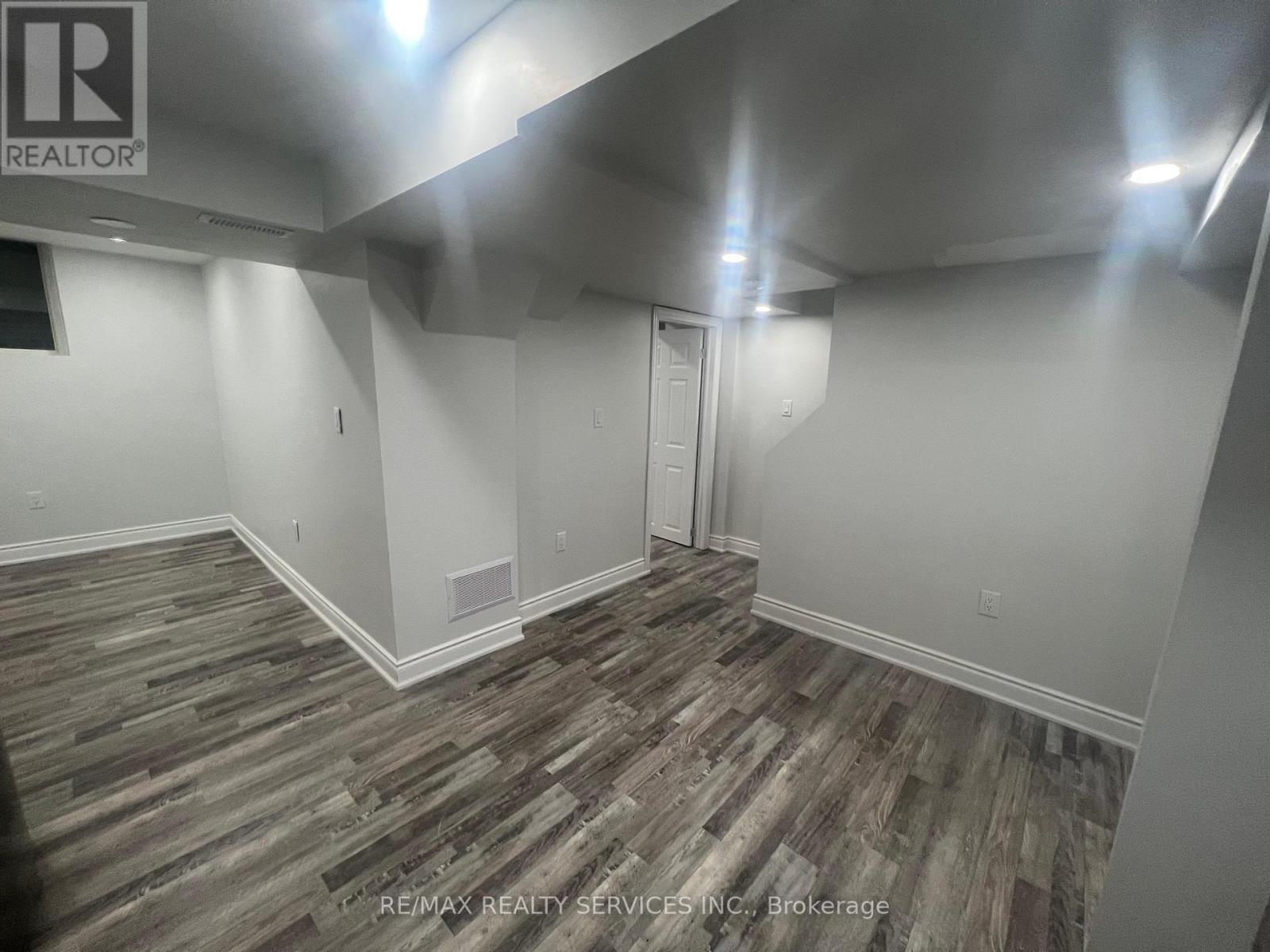 59 Sugarberry Drive, Brampton, Ontario  L5R 3K7 - Photo 3 - W12464198