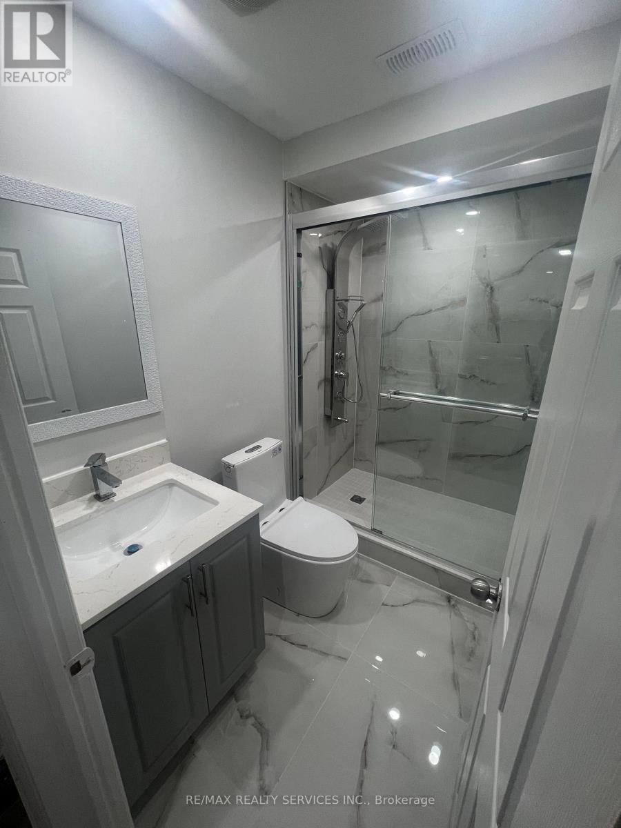 59 Sugarberry Drive, Brampton, Ontario  L5R 3K7 - Photo 9 - W12464198