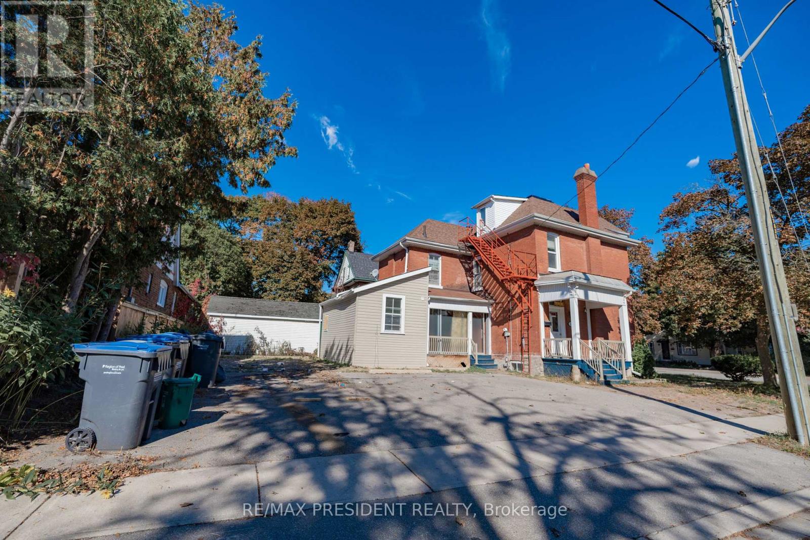 2 DAVID STREET, Brampton, Ontario