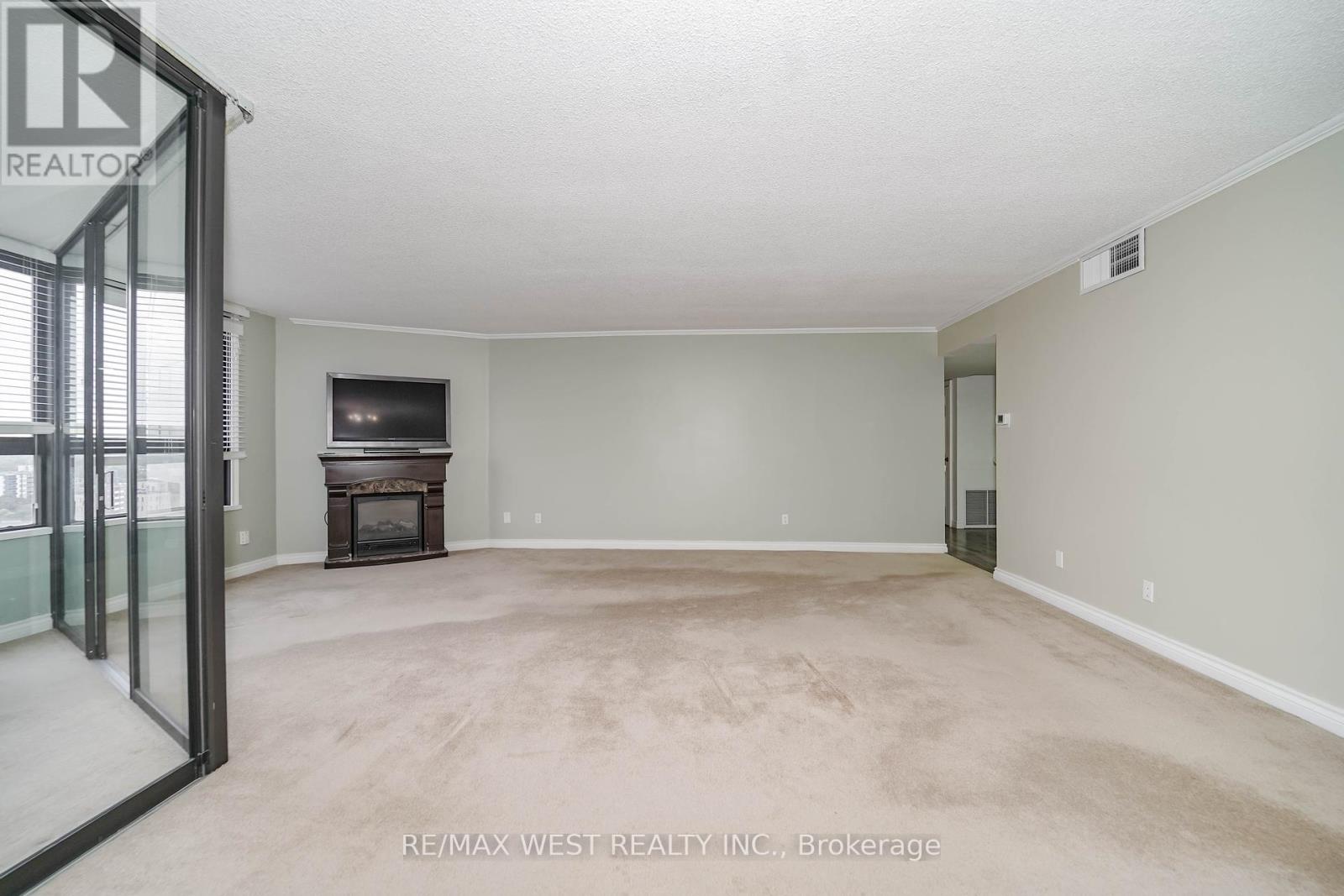 1709 - 1300 Bloor Street, Mississauga, Ontario  L4Y 3Z2 - Photo 4 - W12464202
