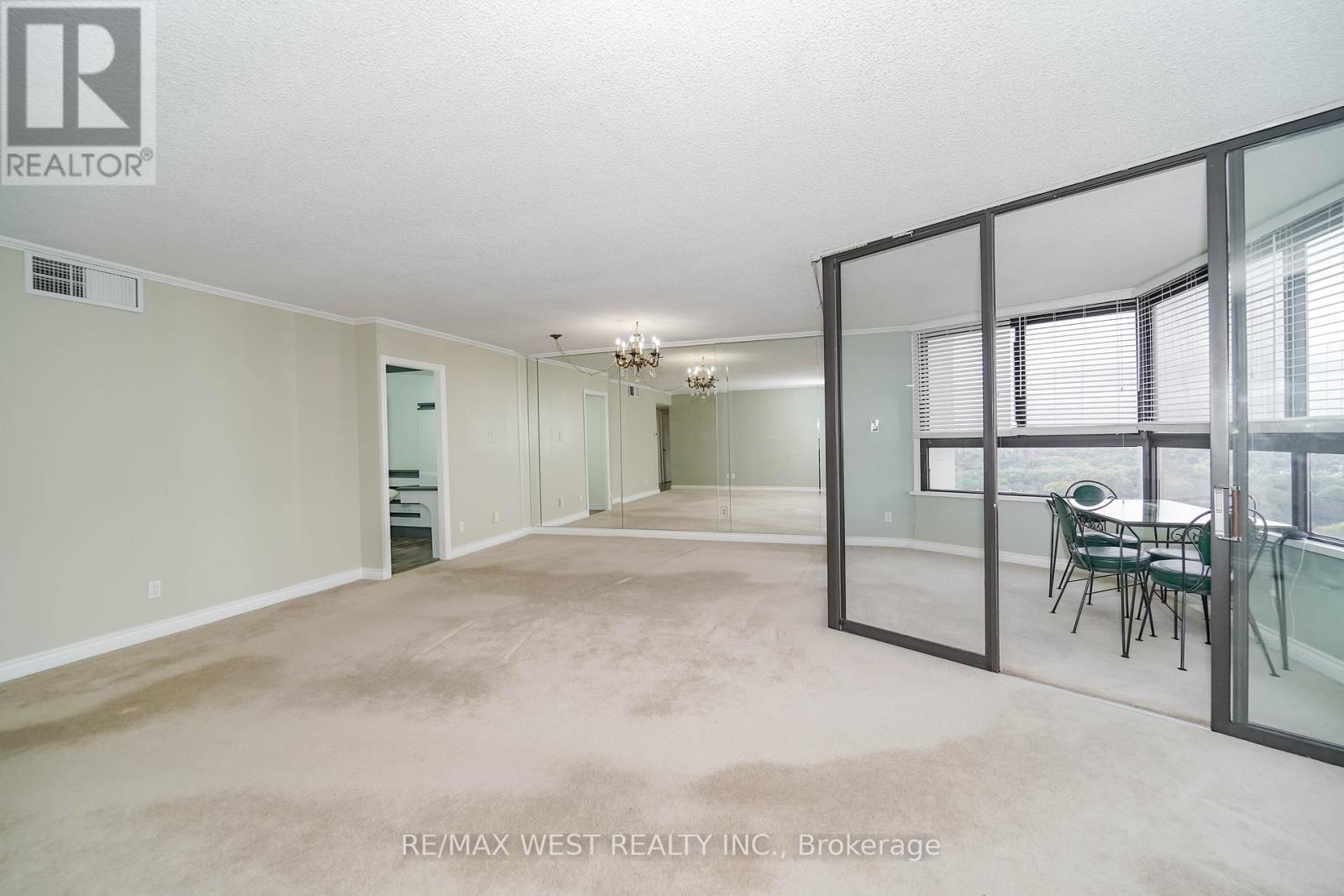 1709 - 1300 Bloor Street, Mississauga, Ontario  L4Y 3Z2 - Photo 5 - W12464202