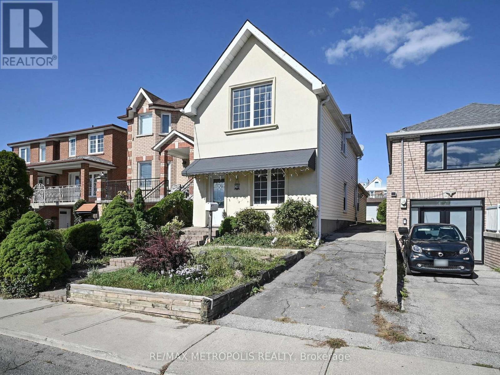28 Eversfield Road, Toronto, Ontario  M6E 1T7 - Photo 1 - W12464206