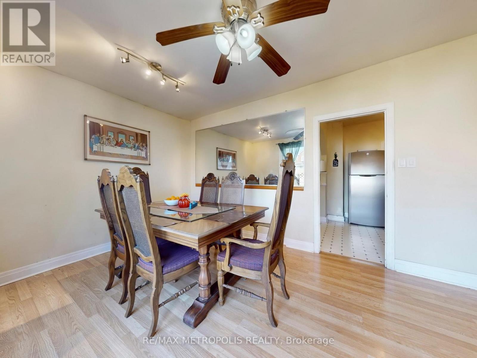 28 Eversfield Road, Toronto, Ontario  M6E 1T7 - Photo 10 - W12464206