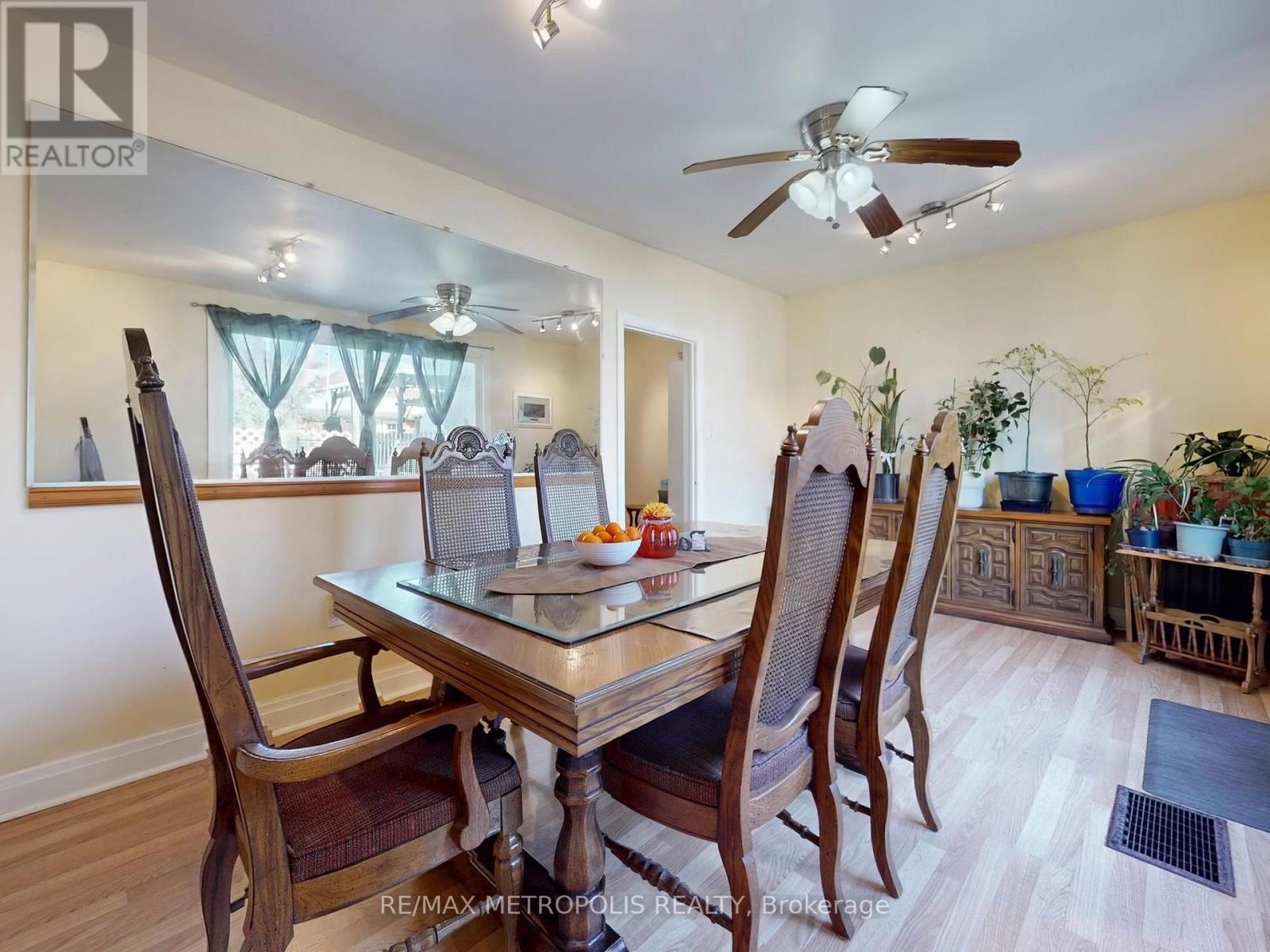 28 Eversfield Road, Toronto, Ontario  M6E 1T7 - Photo 11 - W12464206