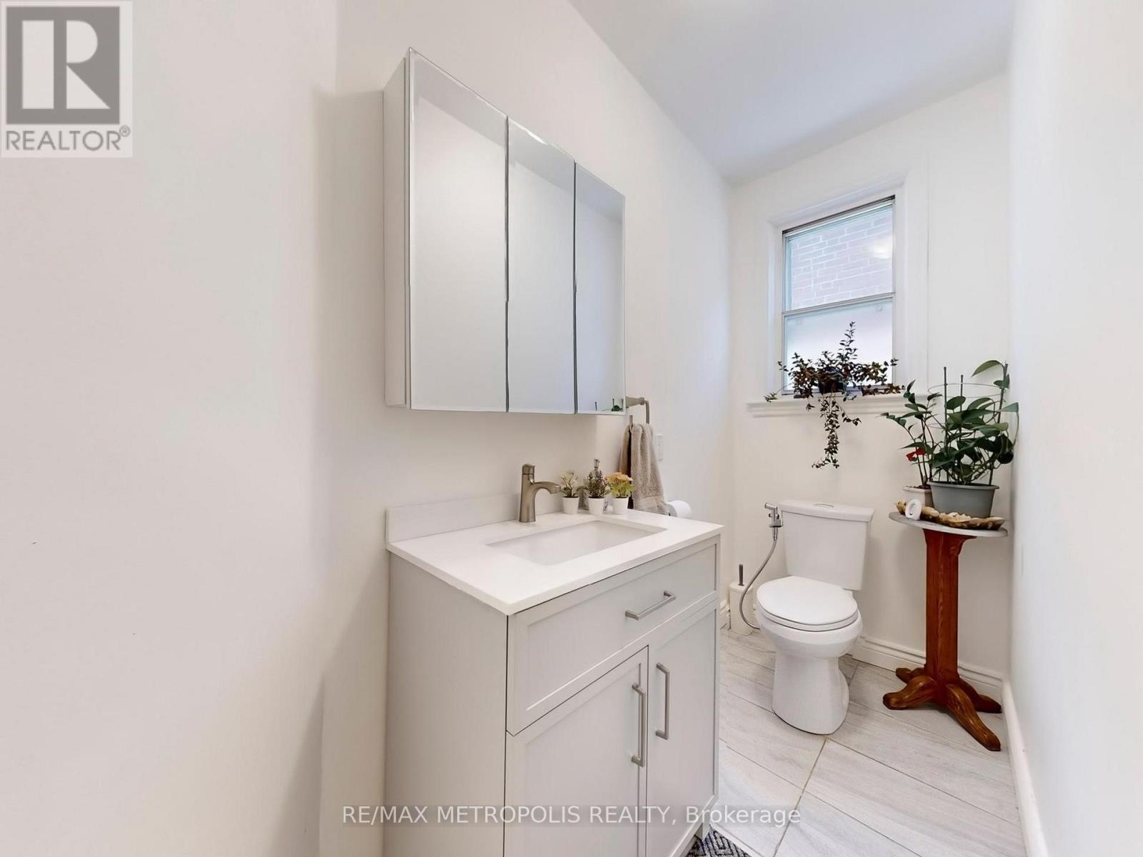28 Eversfield Road, Toronto, Ontario  M6E 1T7 - Photo 18 - W12464206