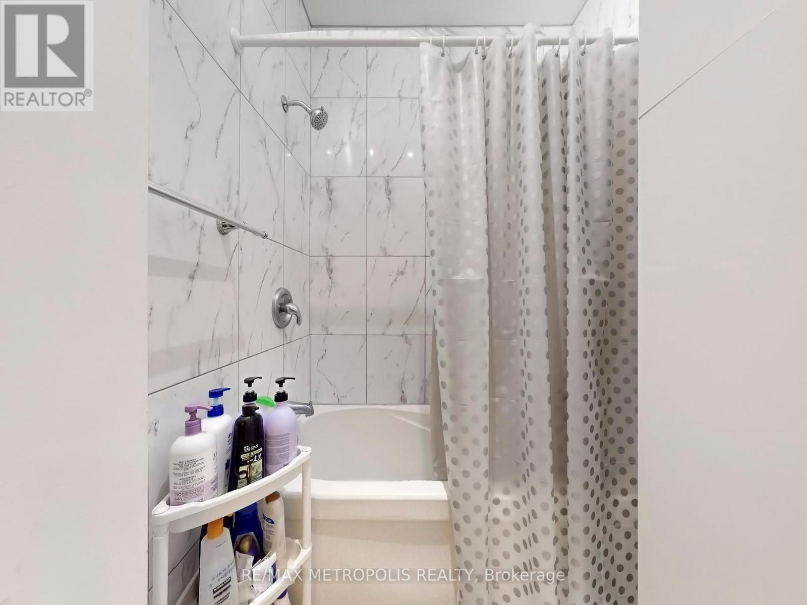 28 Eversfield Road, Toronto, Ontario  M6E 1T7 - Photo 19 - W12464206