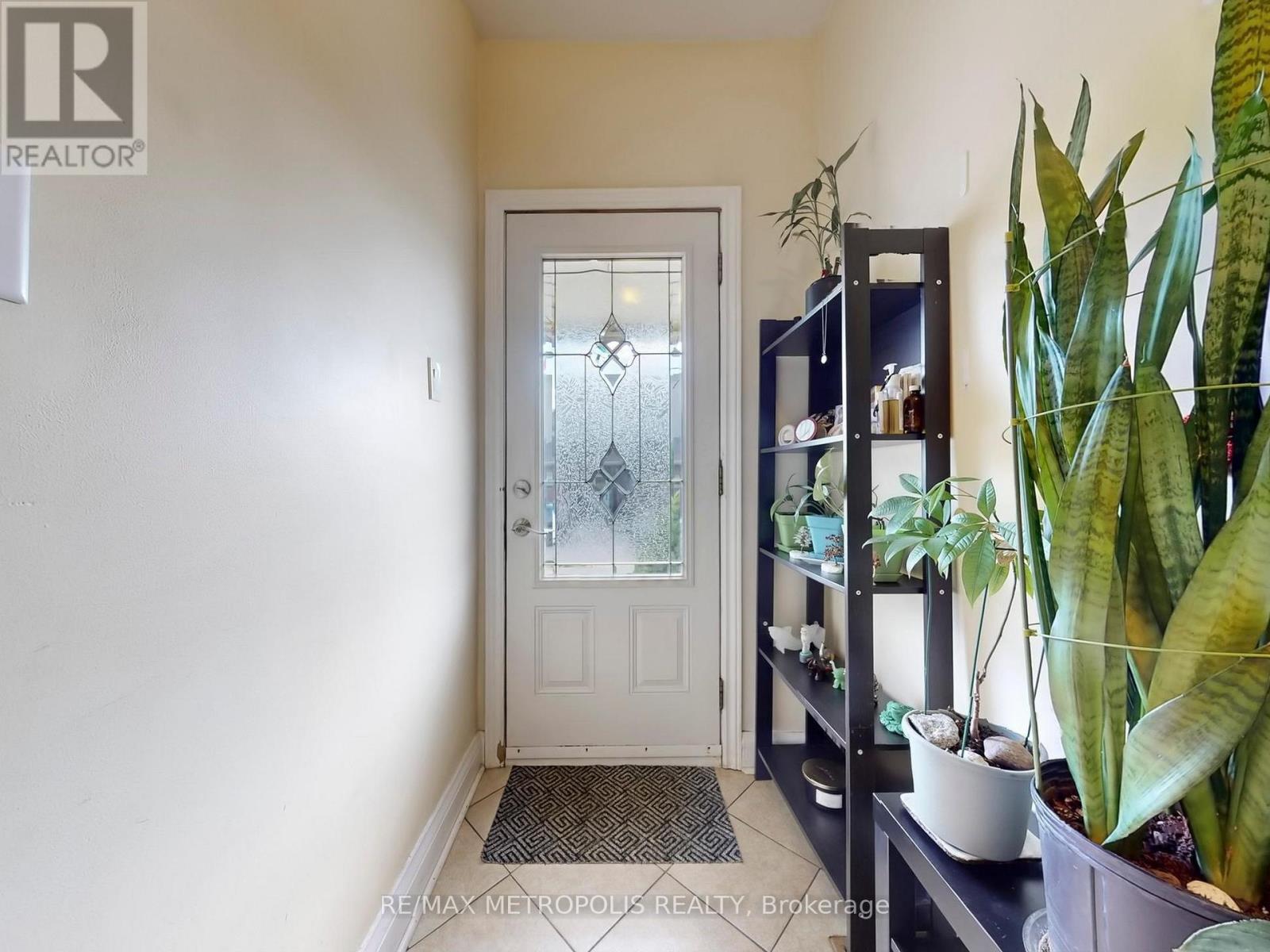 28 Eversfield Road, Toronto, Ontario  M6E 1T7 - Photo 20 - W12464206