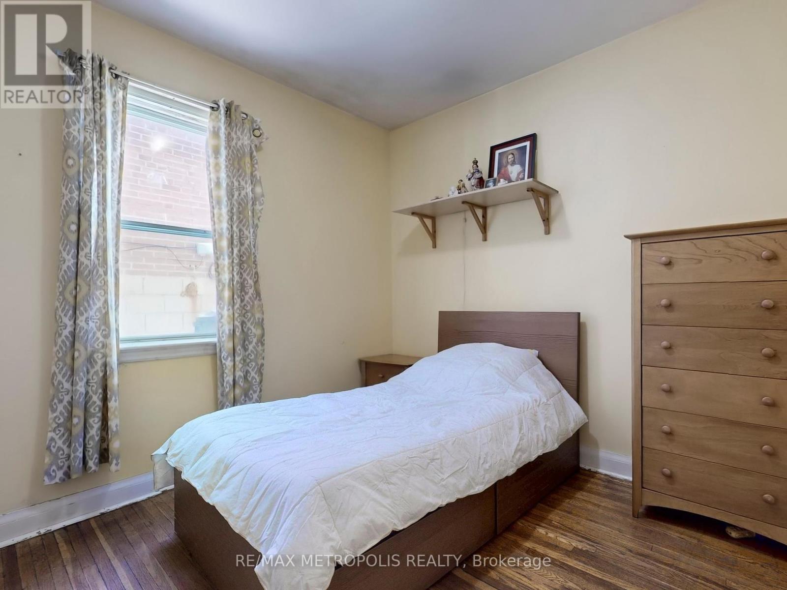 28 Eversfield Road, Toronto, Ontario  M6E 1T7 - Photo 22 - W12464206
