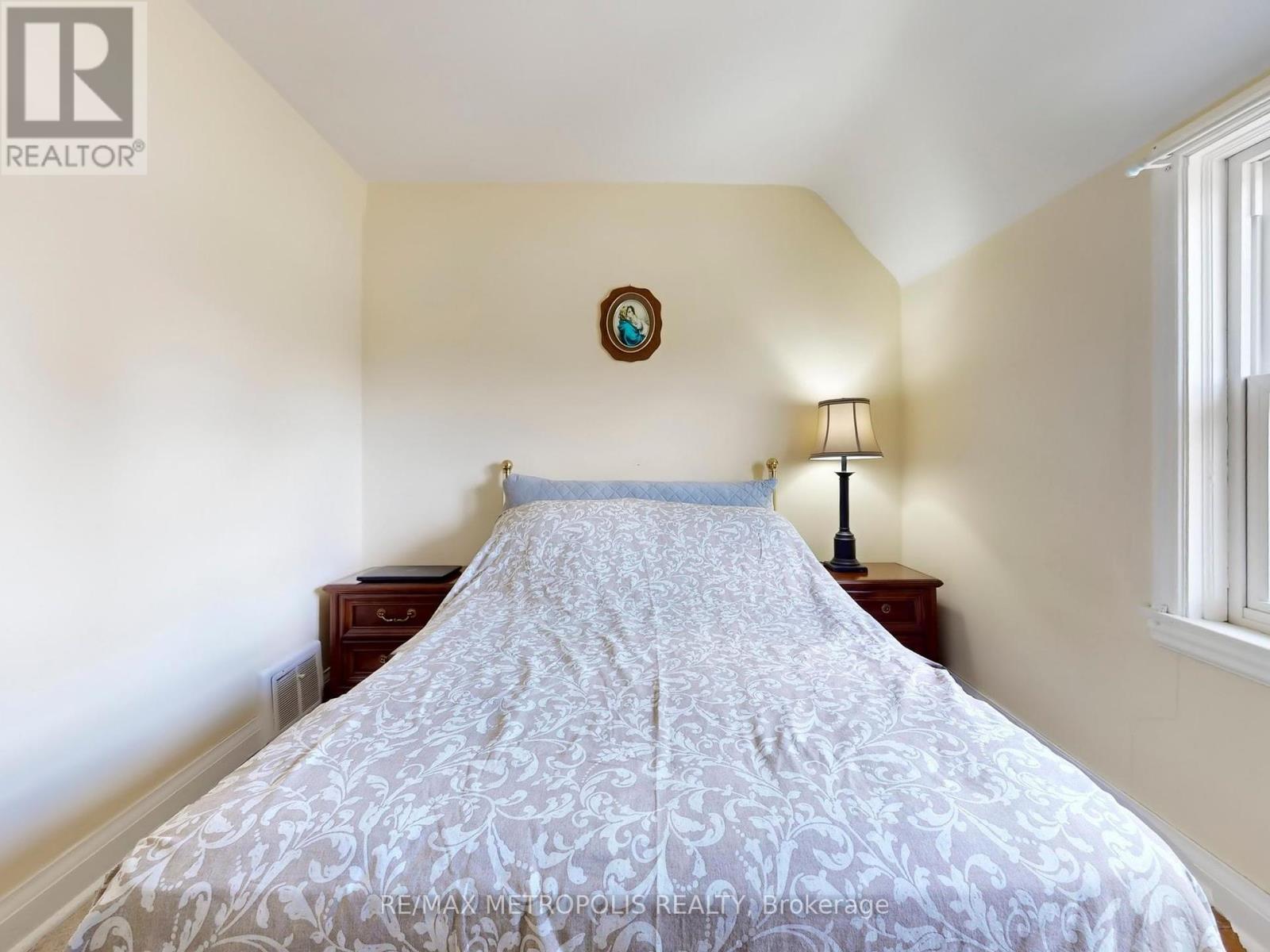 28 Eversfield Road, Toronto, Ontario  M6E 1T7 - Photo 26 - W12464206