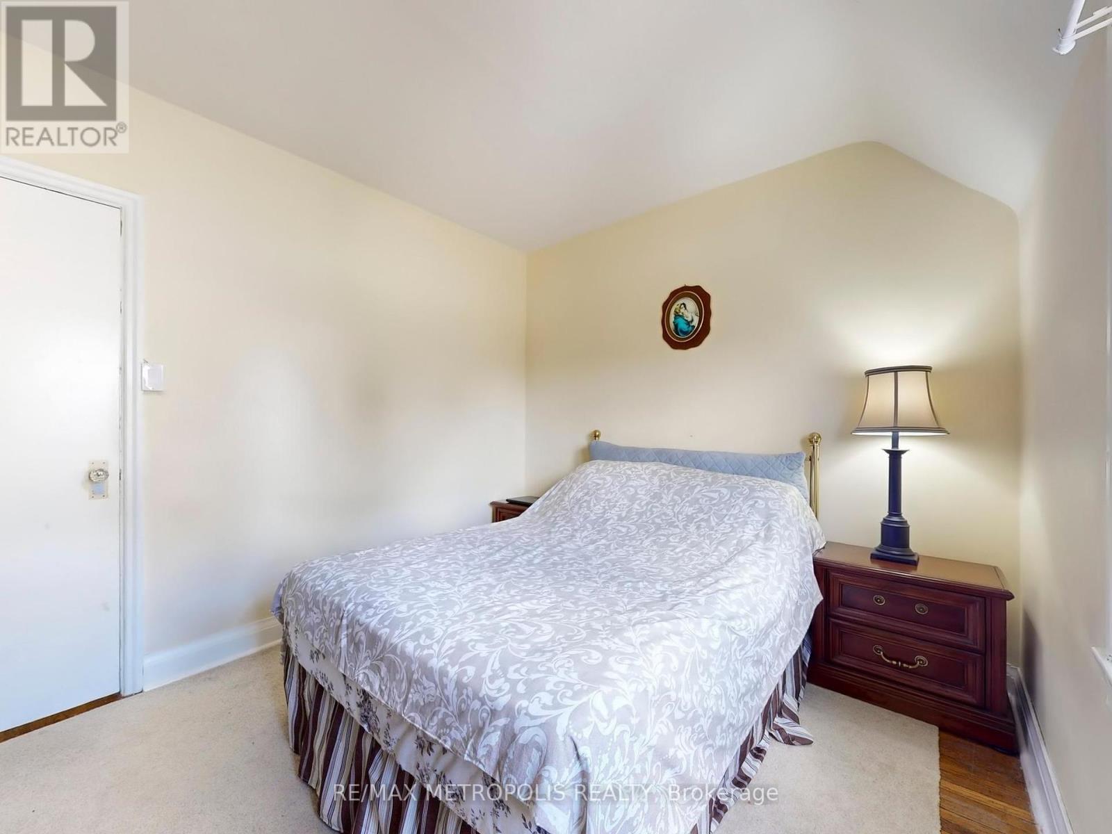 28 Eversfield Road, Toronto, Ontario  M6E 1T7 - Photo 27 - W12464206