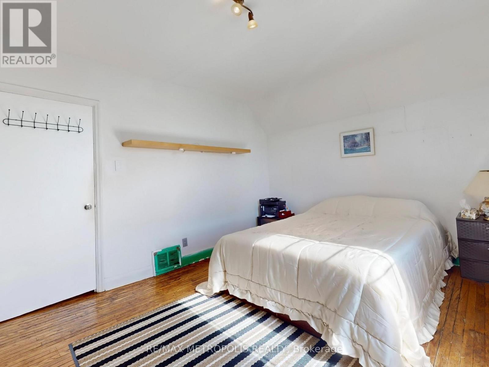 28 Eversfield Road, Toronto, Ontario  M6E 1T7 - Photo 31 - W12464206