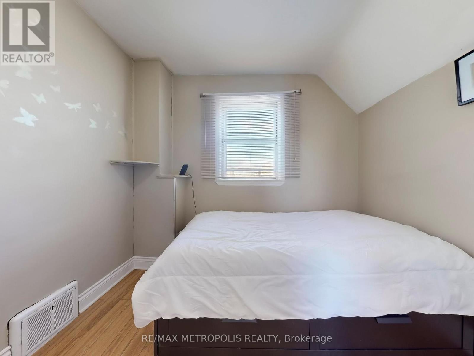 28 Eversfield Road, Toronto, Ontario  M6E 1T7 - Photo 32 - W12464206