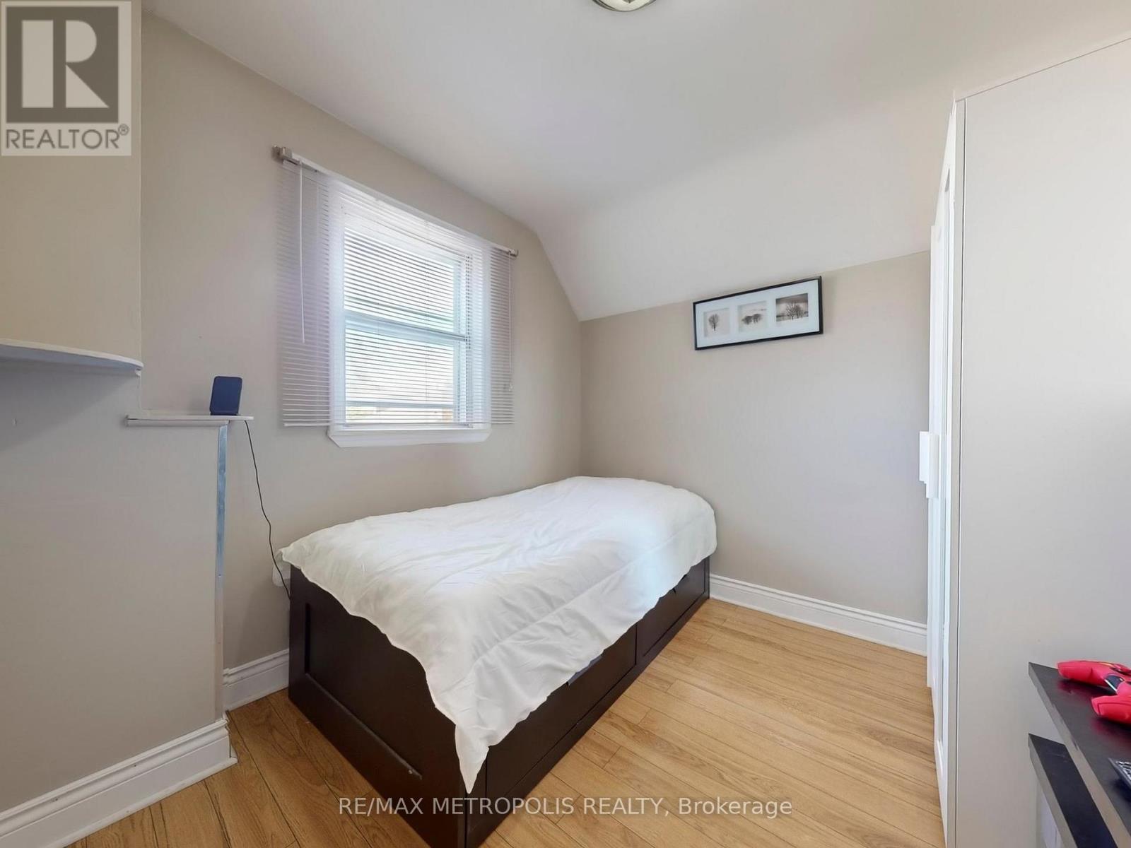 28 Eversfield Road, Toronto, Ontario  M6E 1T7 - Photo 33 - W12464206