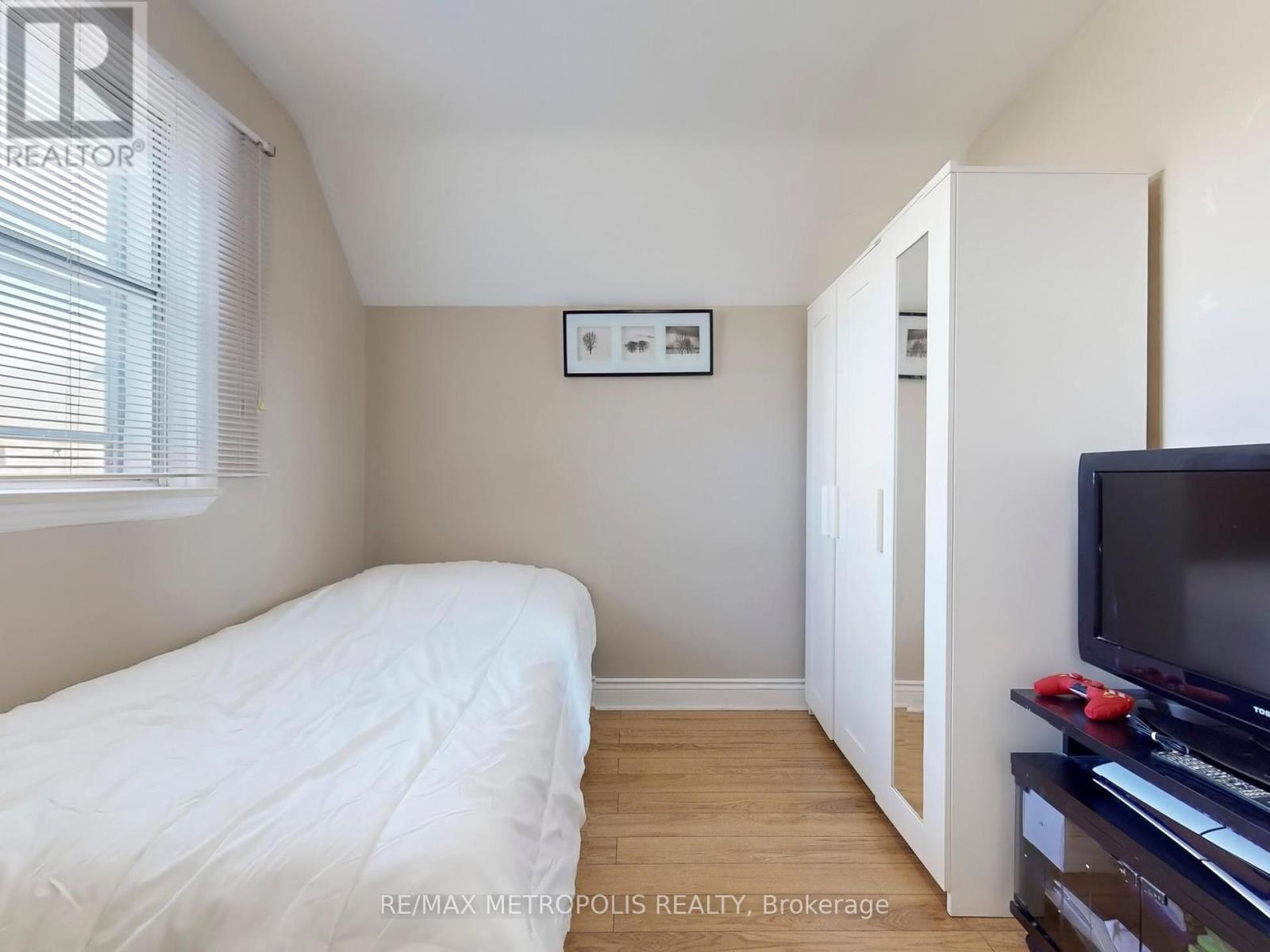 28 Eversfield Road, Toronto, Ontario  M6E 1T7 - Photo 34 - W12464206