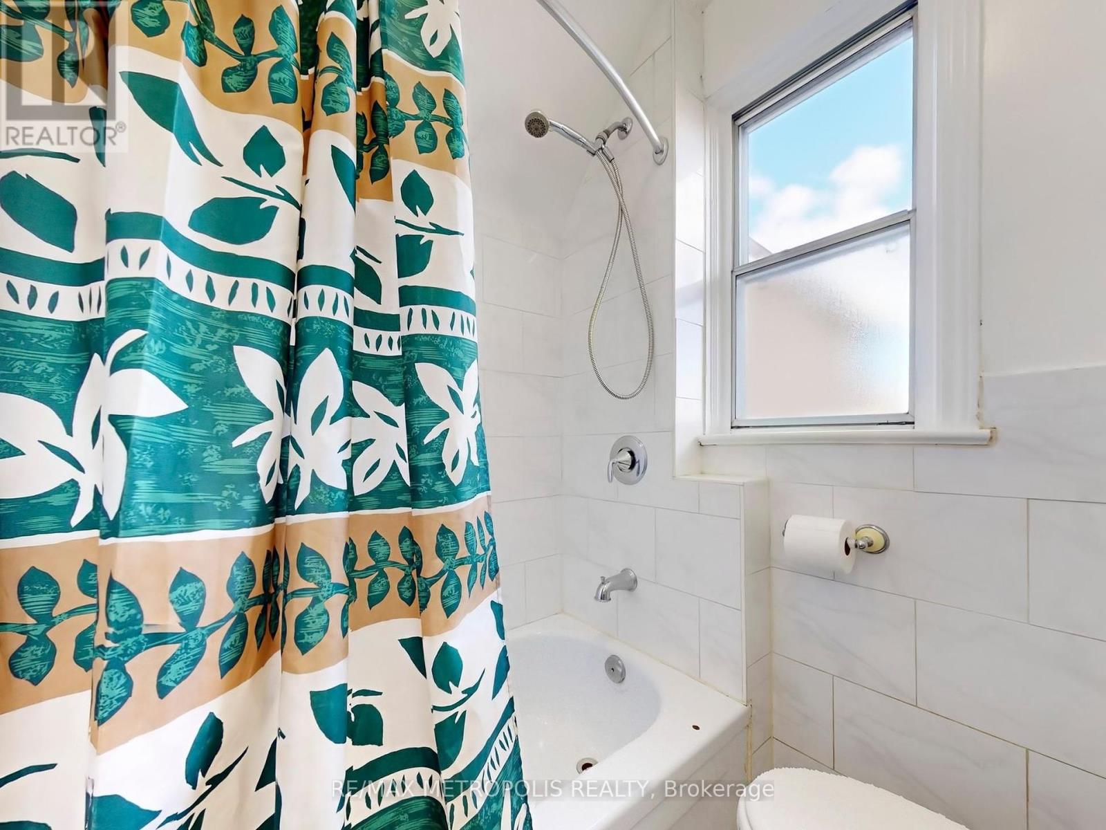 28 Eversfield Road, Toronto, Ontario  M6E 1T7 - Photo 36 - W12464206