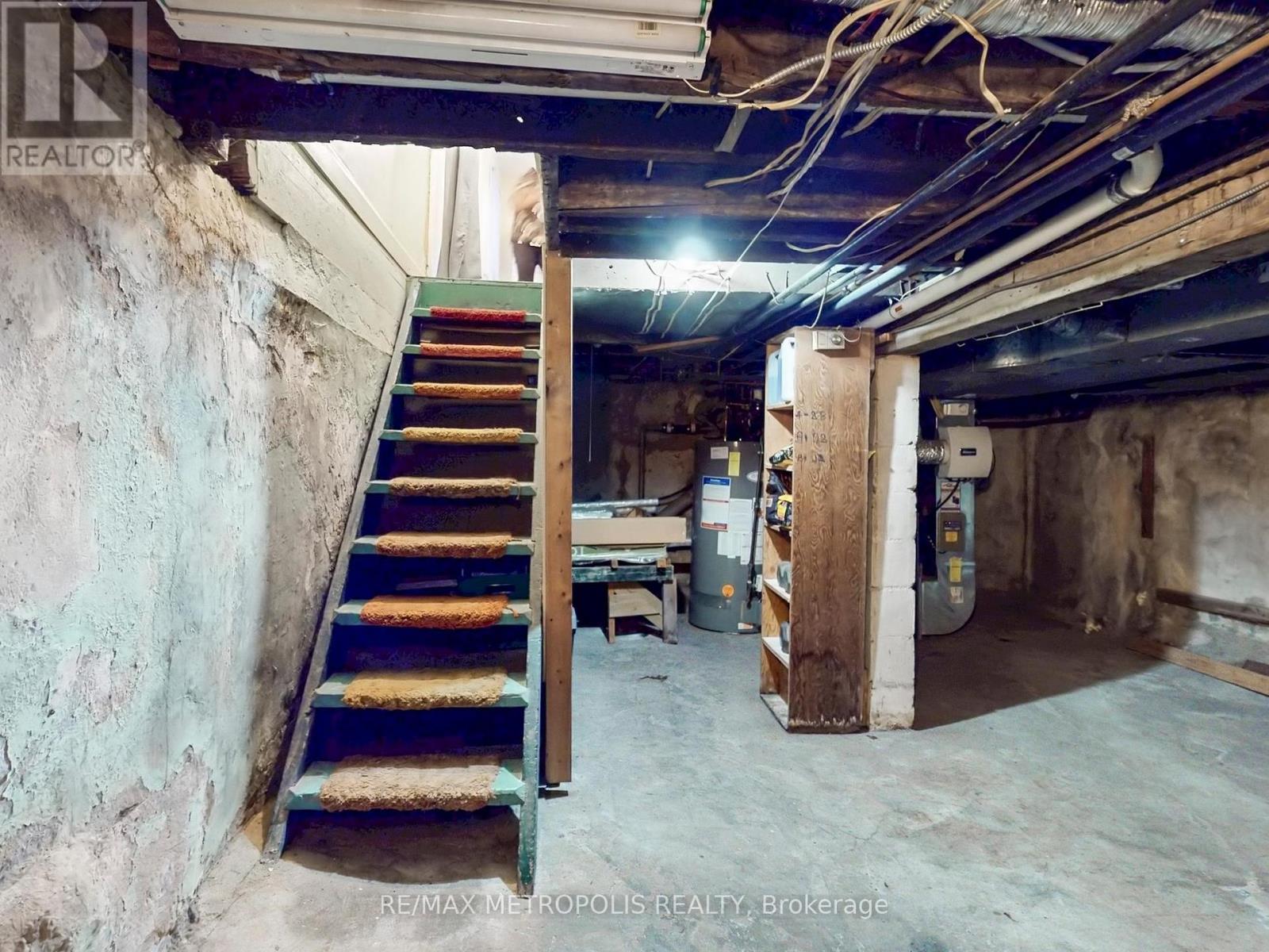 28 Eversfield Road, Toronto, Ontario  M6E 1T7 - Photo 38 - W12464206