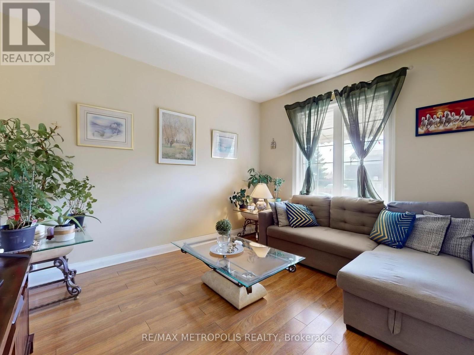 28 Eversfield Road, Toronto, Ontario  M6E 1T7 - Photo 4 - W12464206