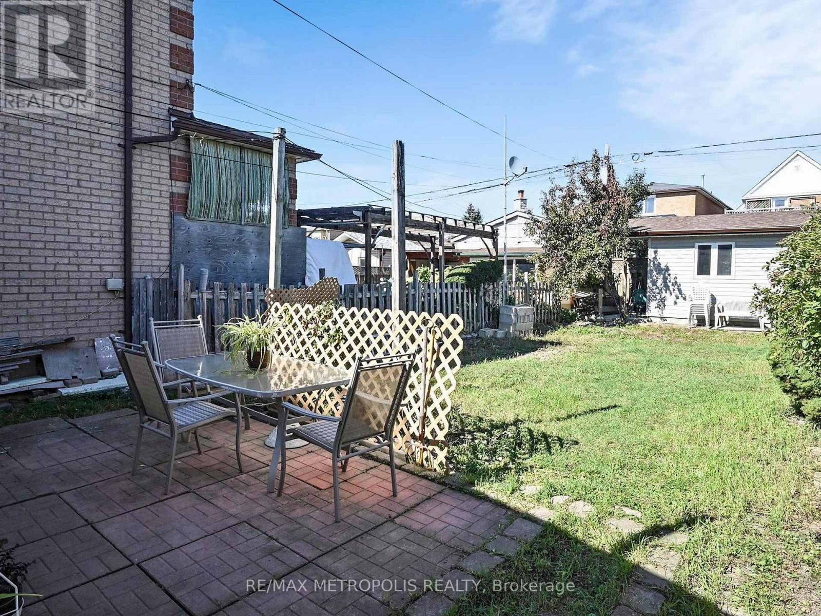 28 Eversfield Road, Toronto, Ontario  M6E 1T7 - Photo 43 - W12464206