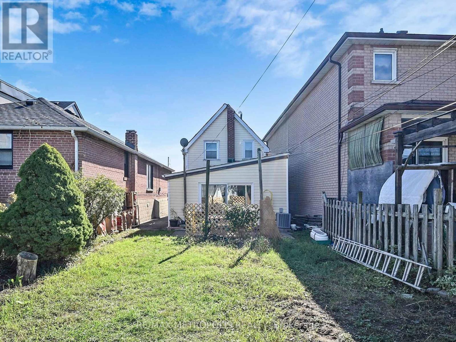 28 Eversfield Road, Toronto, Ontario  M6E 1T7 - Photo 46 - W12464206