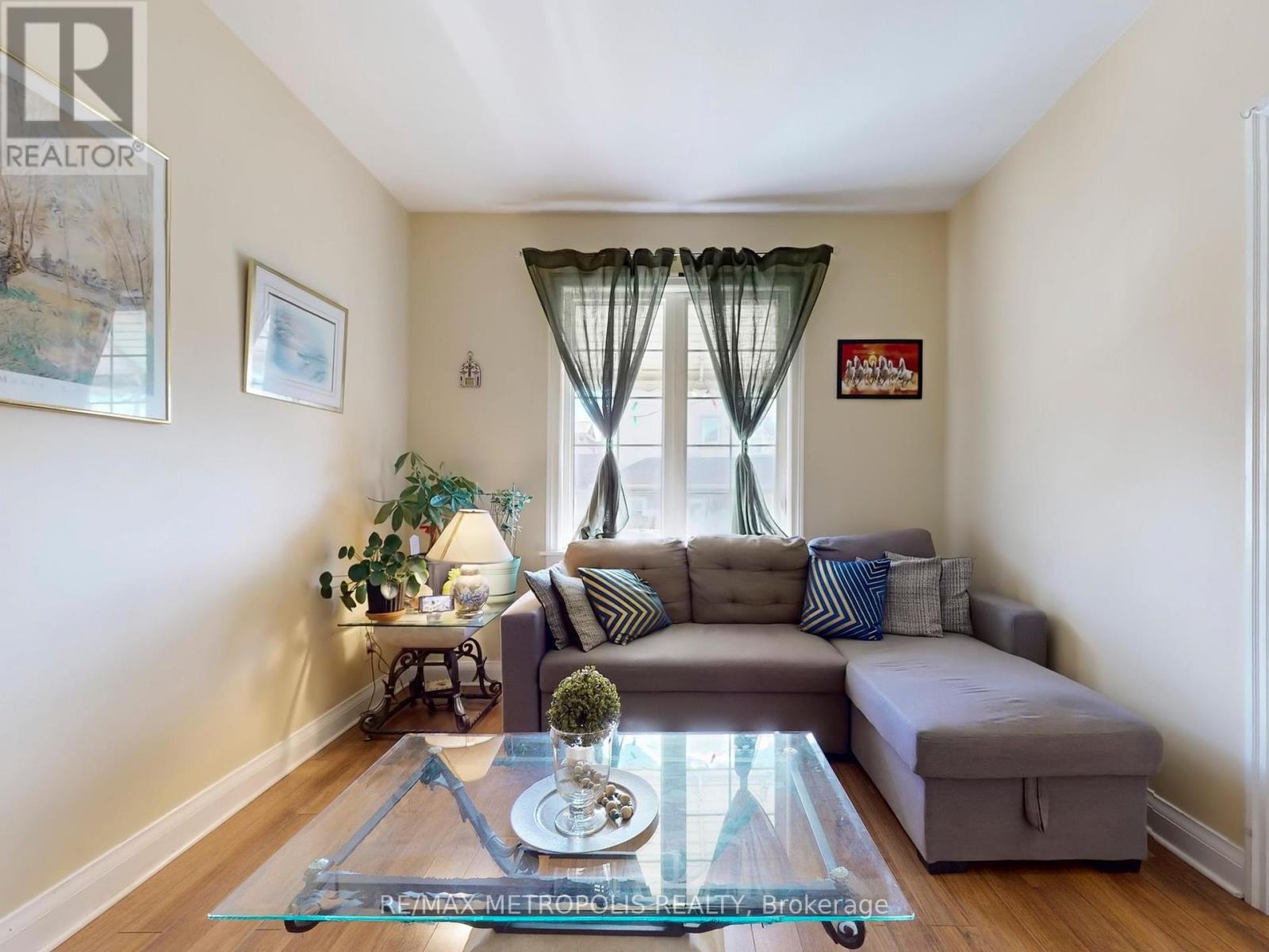 28 Eversfield Road, Toronto, Ontario  M6E 1T7 - Photo 5 - W12464206