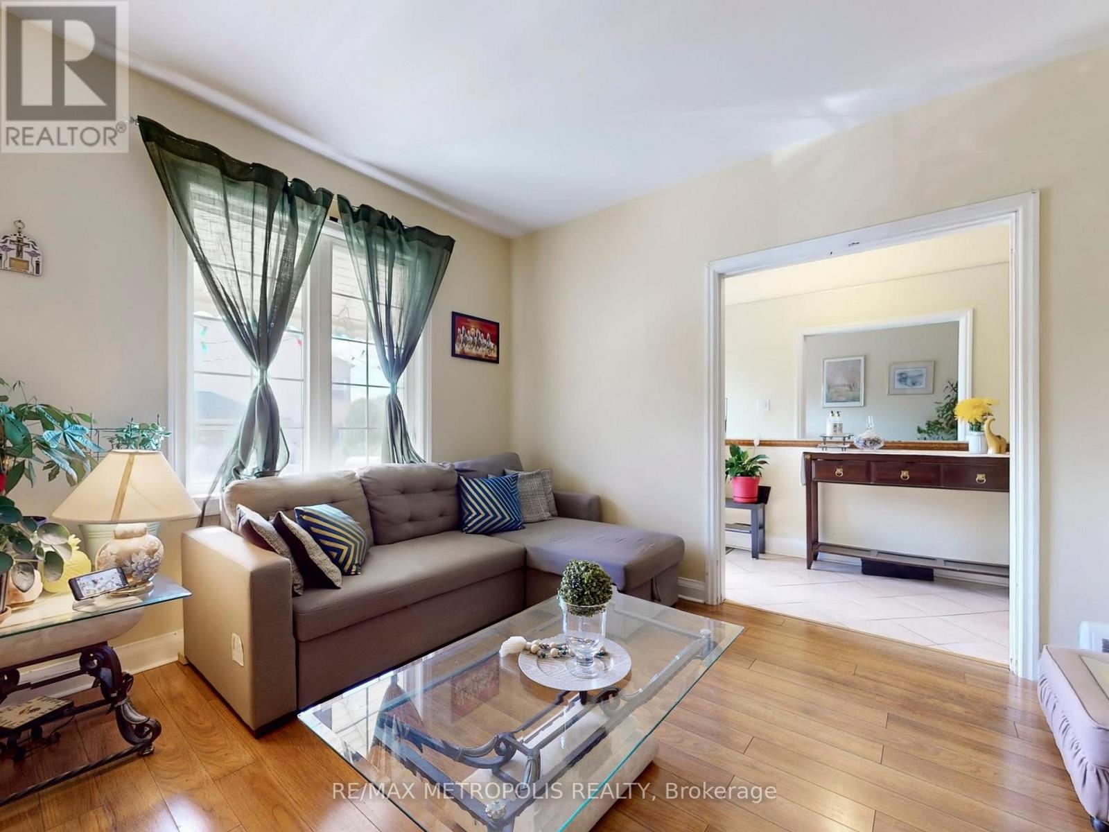 28 Eversfield Road, Toronto, Ontario  M6E 1T7 - Photo 6 - W12464206