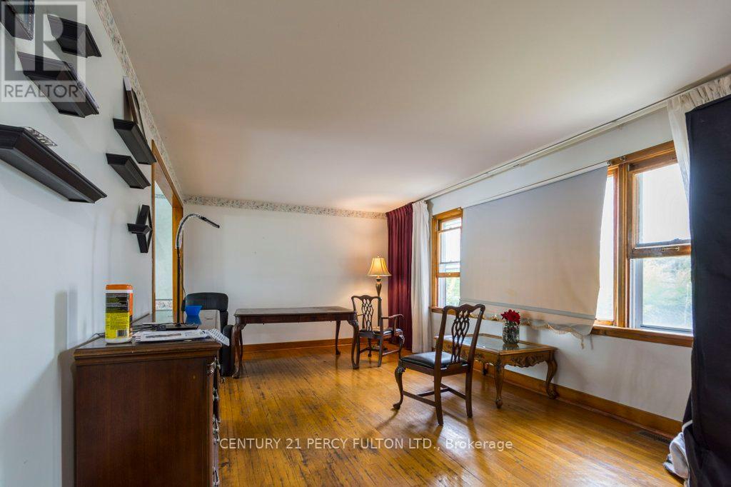 Main - 71 Prince Of Wales Drive, Belleville, Ontario  K8P 2T6 - Photo 5 - X12464187