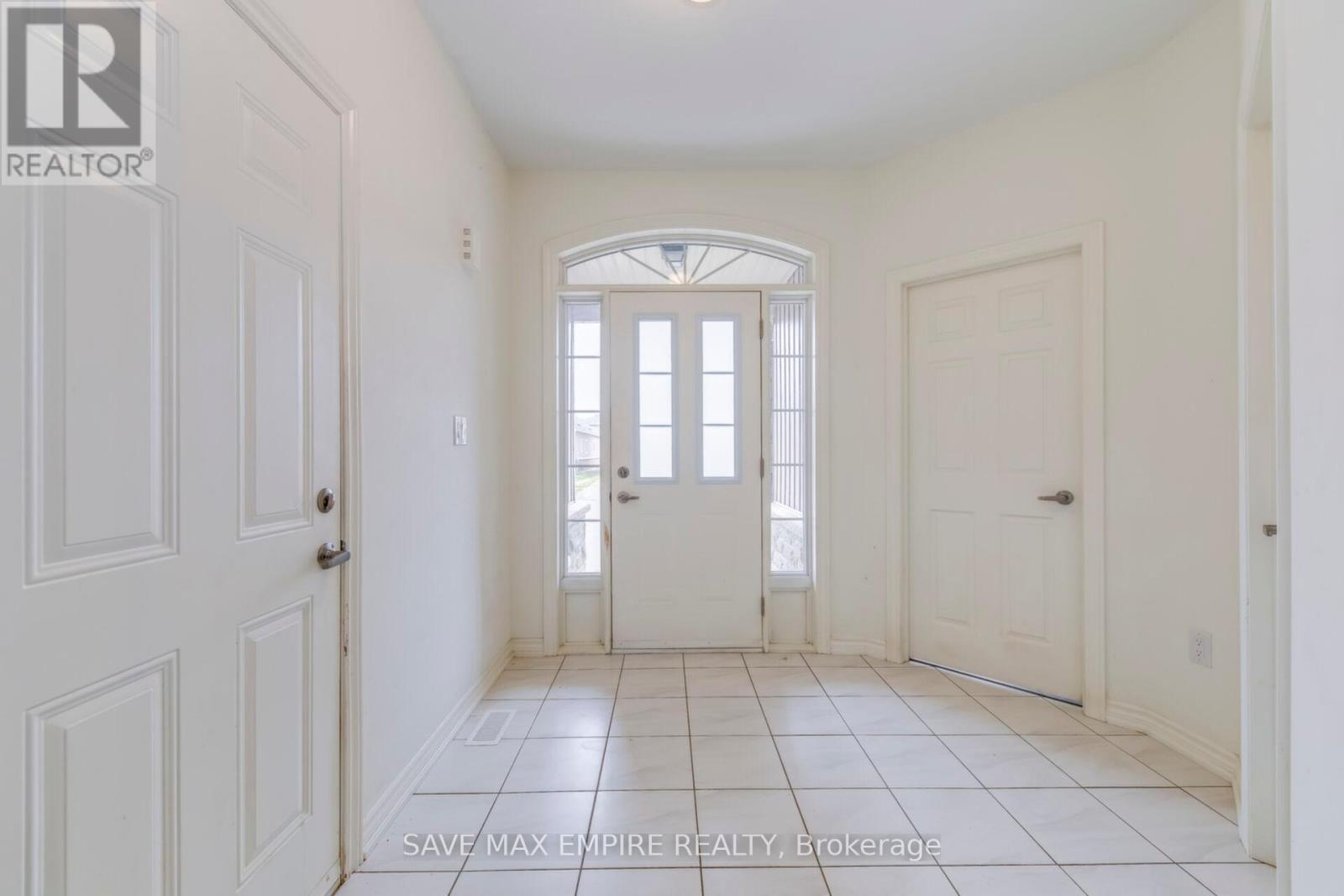 1207 Green Acres Drive, Fort Erie, Ontario  L2A 0C9 - Photo 4 - X12464218